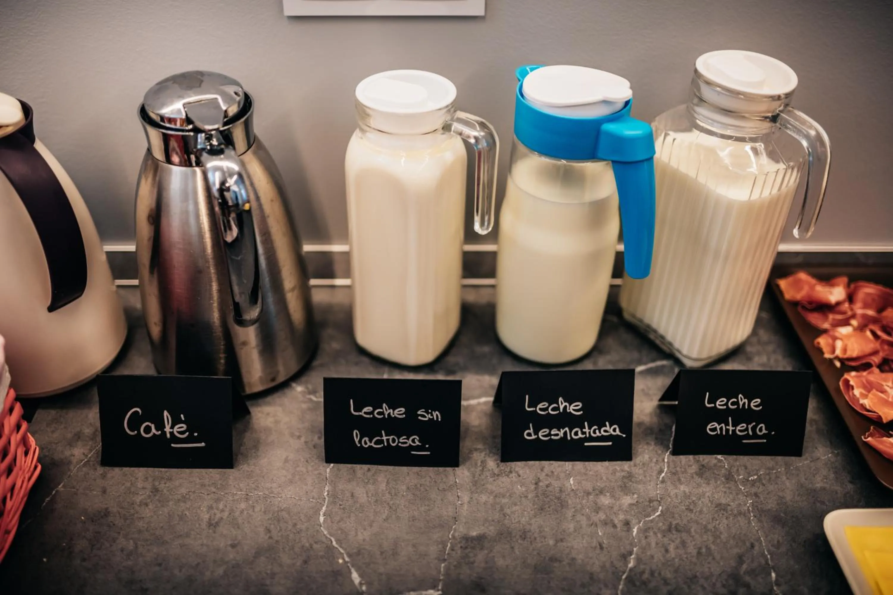 Restaurant/places to eat in Arevalos Hotel