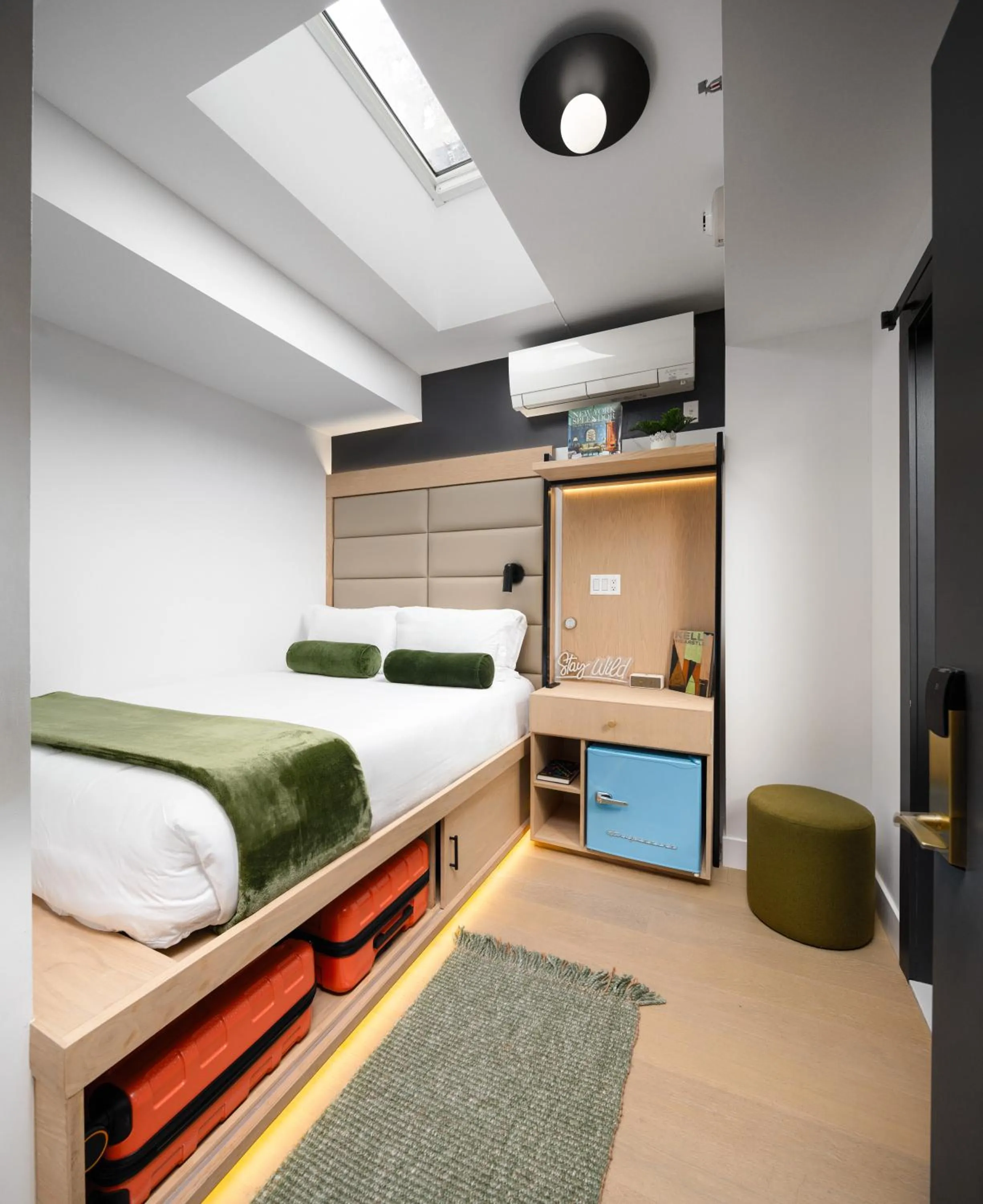 Bedroom, Bed in Little Charlie Hotel