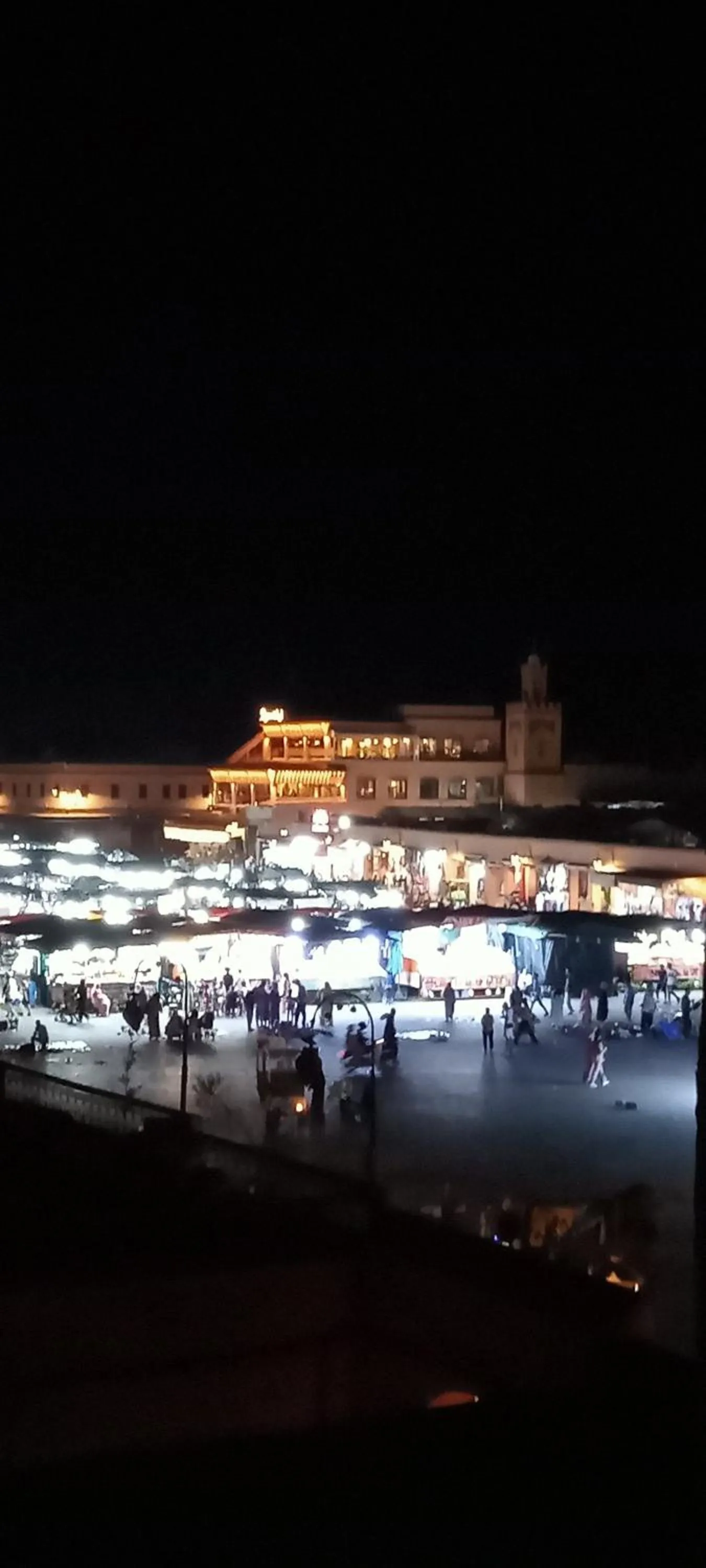 Night in hotel des amis