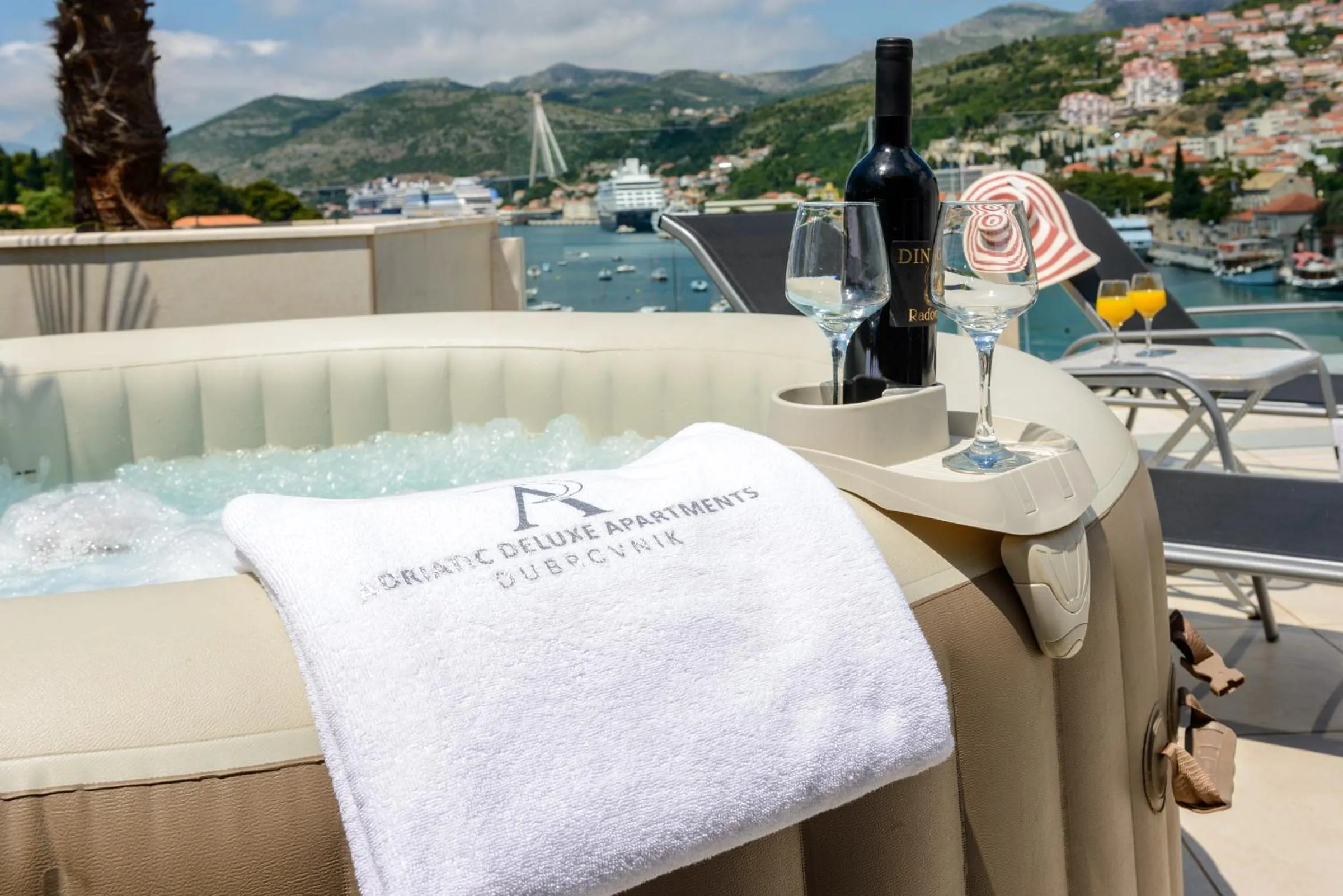 Hot Tub in Adriatic Deluxe Apartments