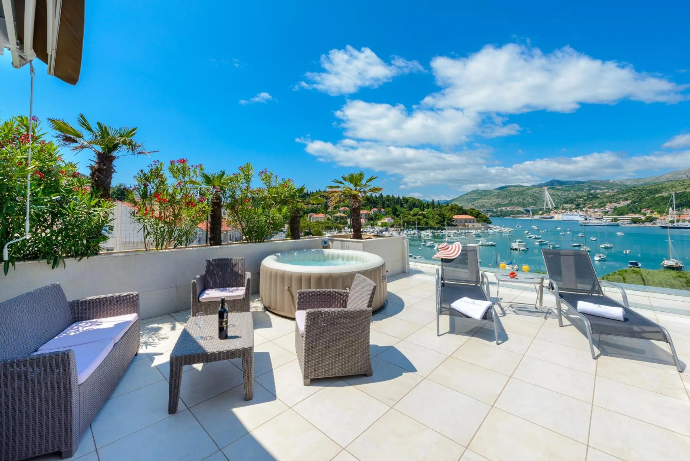 Hot Tub in Adriatic Deluxe Apartments