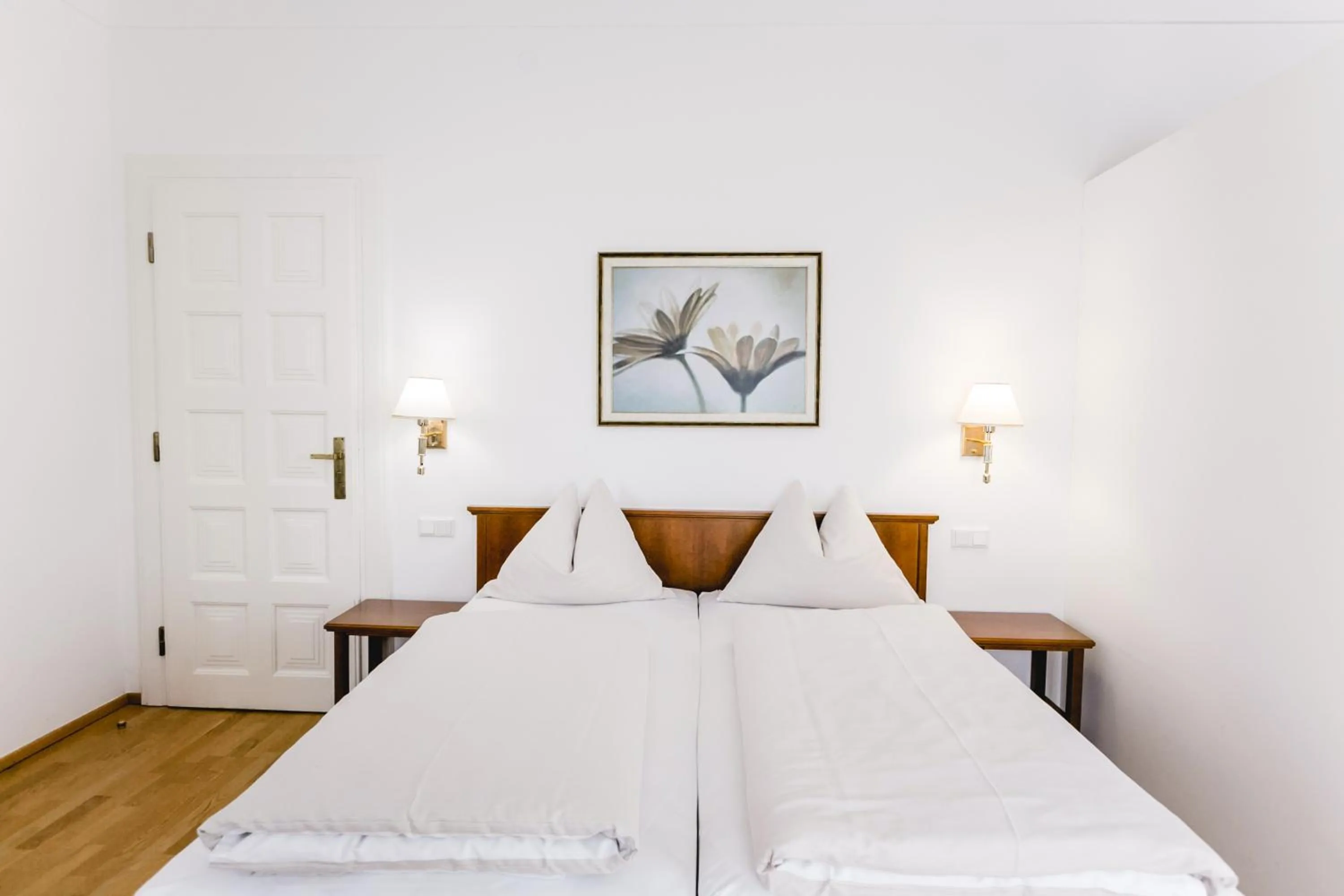 Photo of the whole room, Bed in Seehotel Billroth