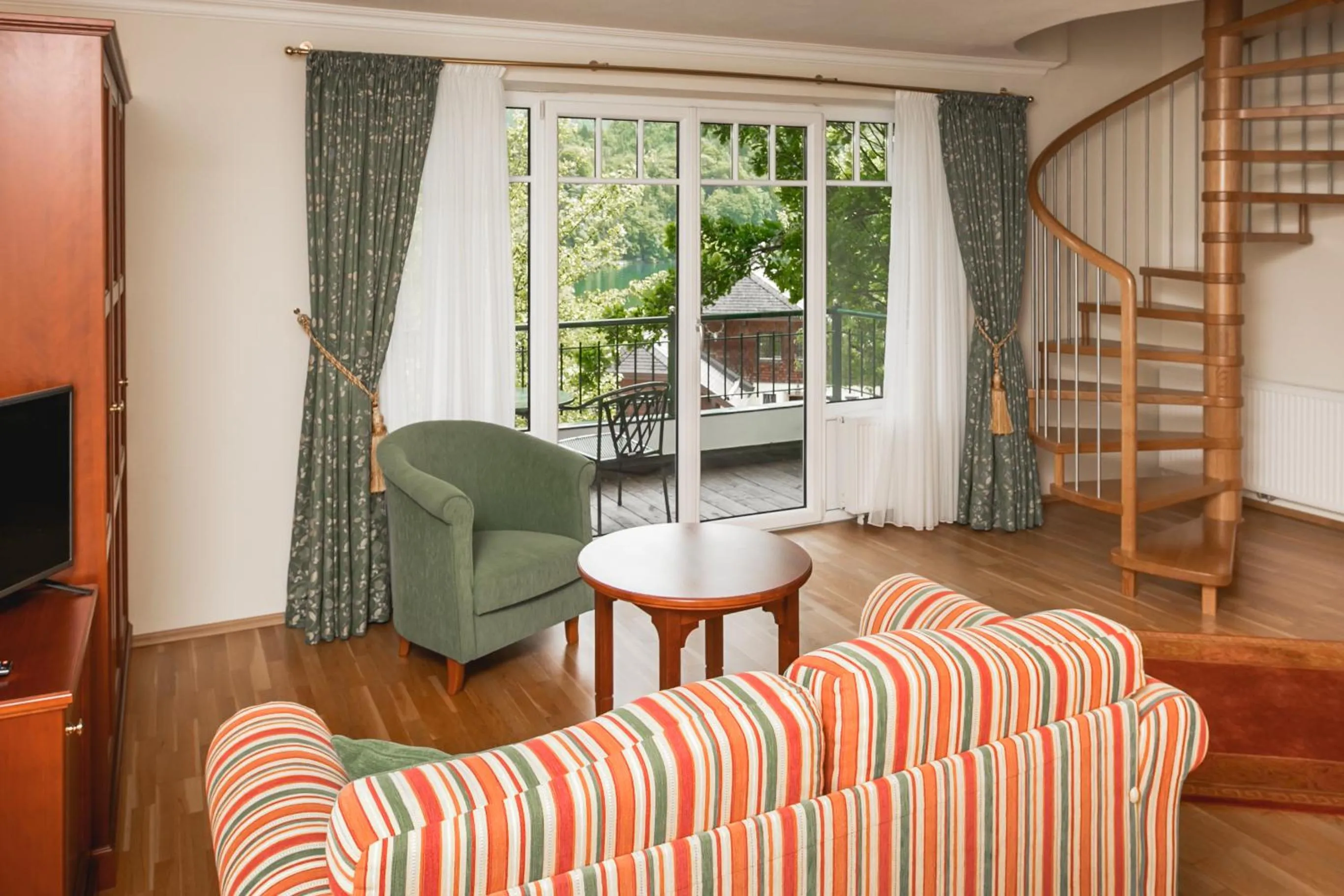 Seating area in Seehotel Billroth