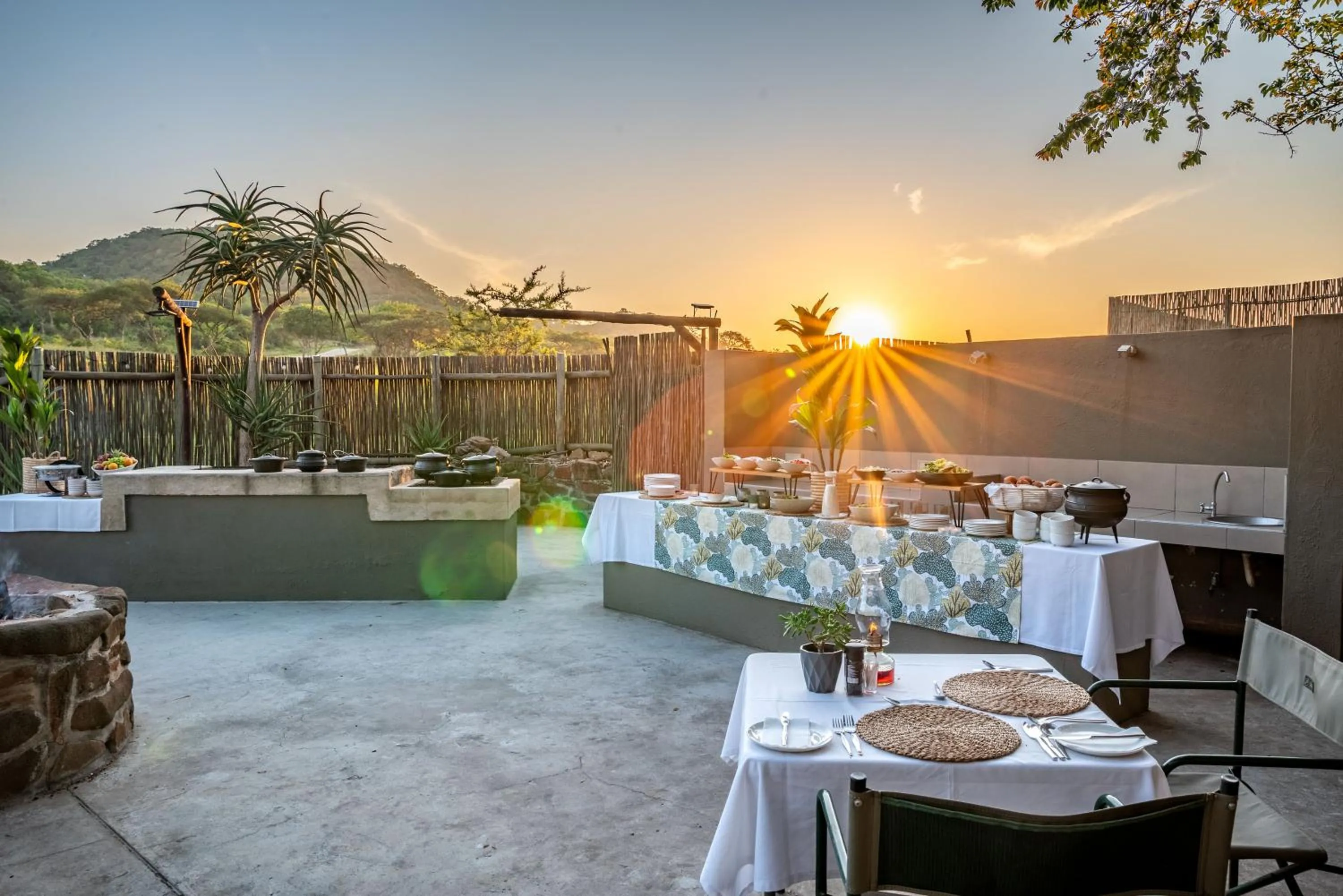 Restaurant/places to eat in Muluwa Lodge