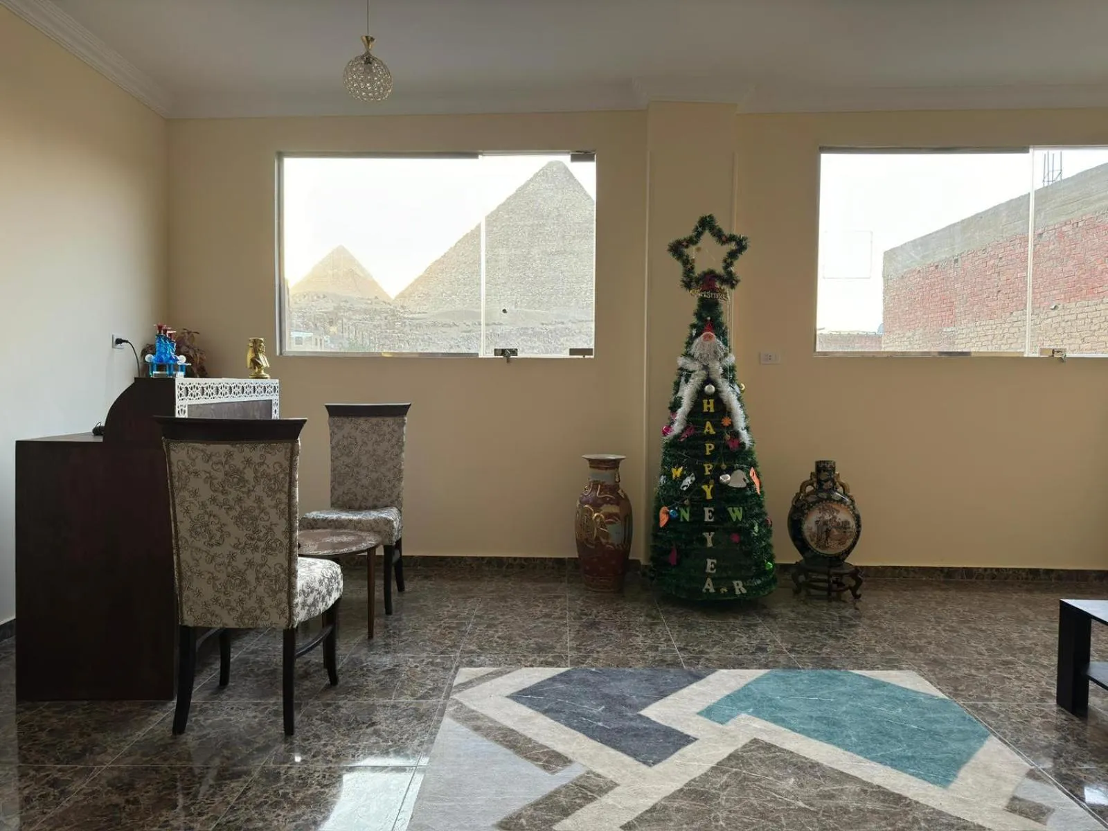 TV and multimedia in El Khalil Pyramids View Inn