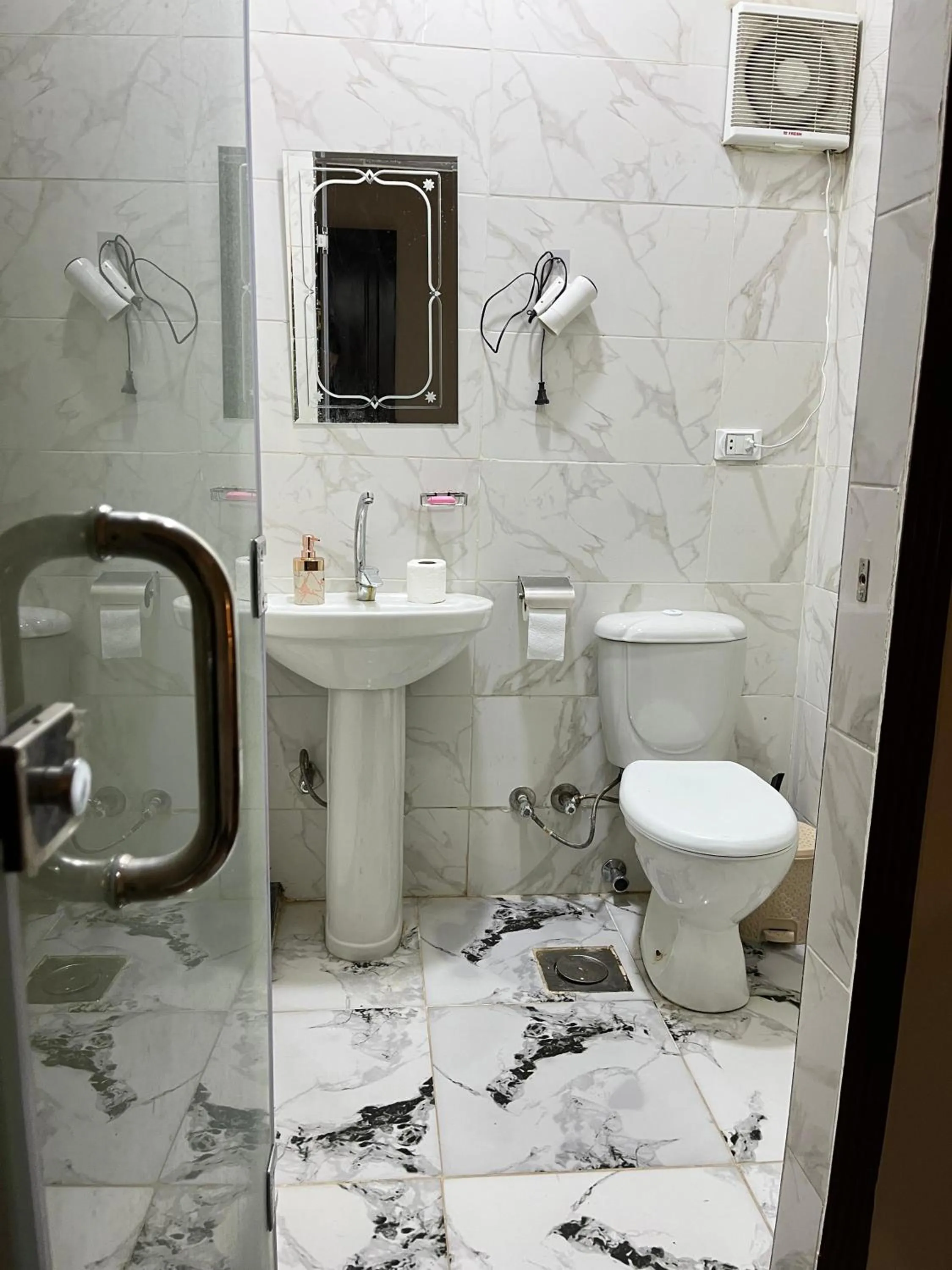 Bathroom in El Khalil Pyramids View Inn