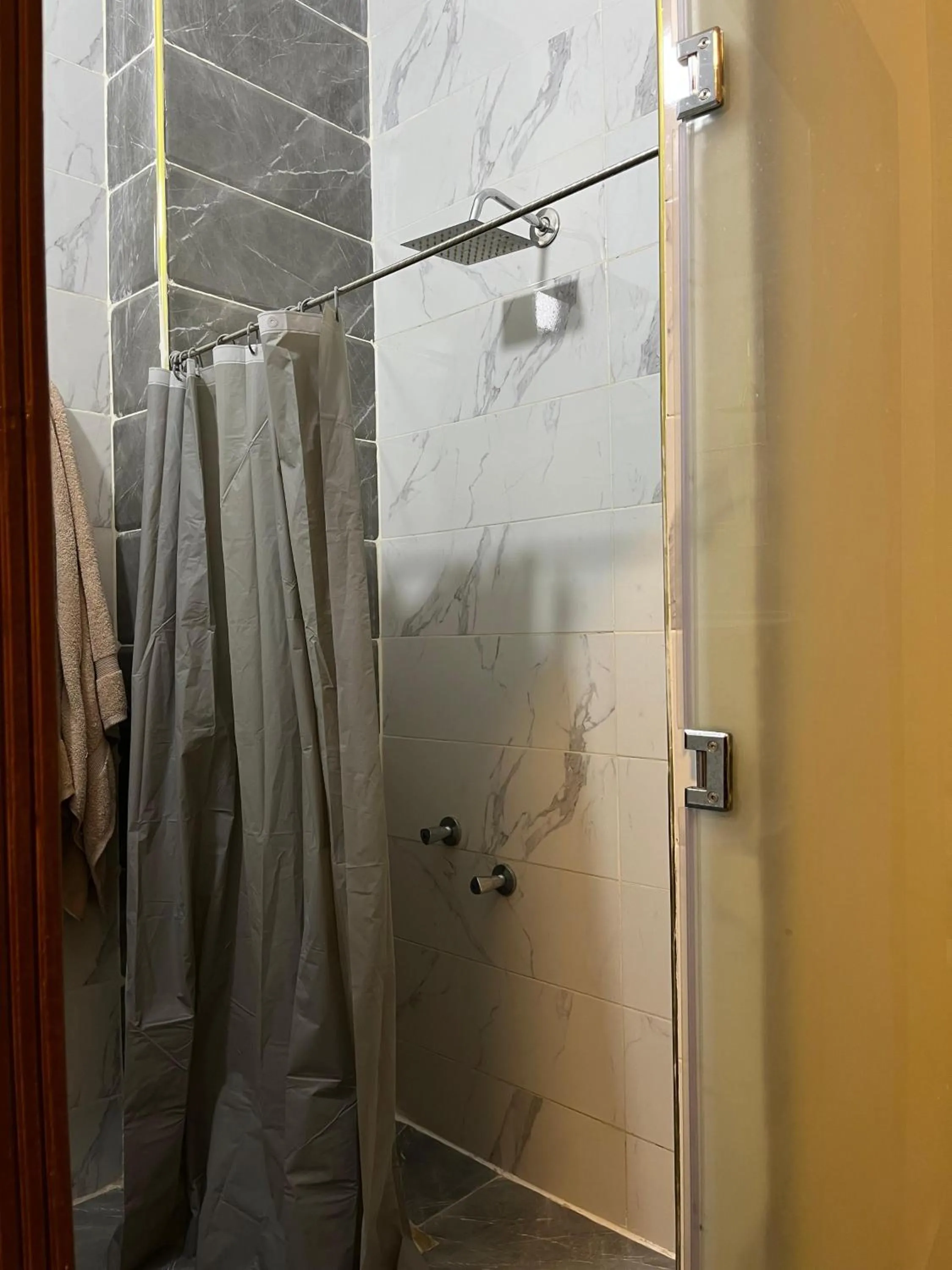 Shower in El Khalil Pyramids View Inn