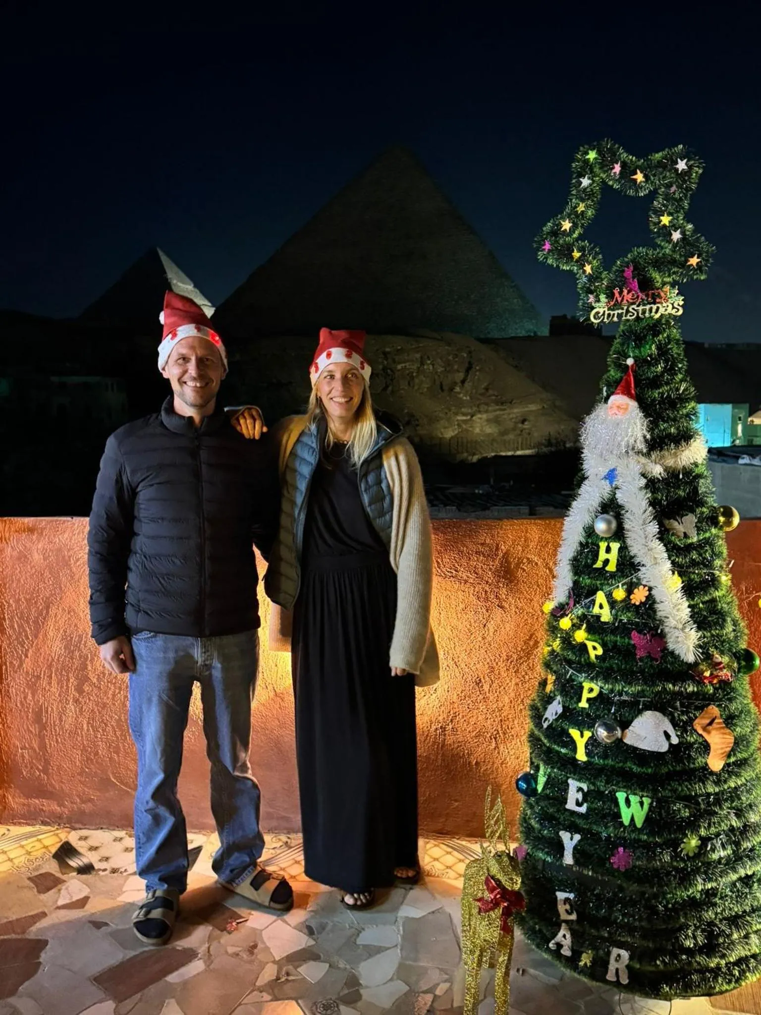 group of guests in El Khalil Pyramids View Inn