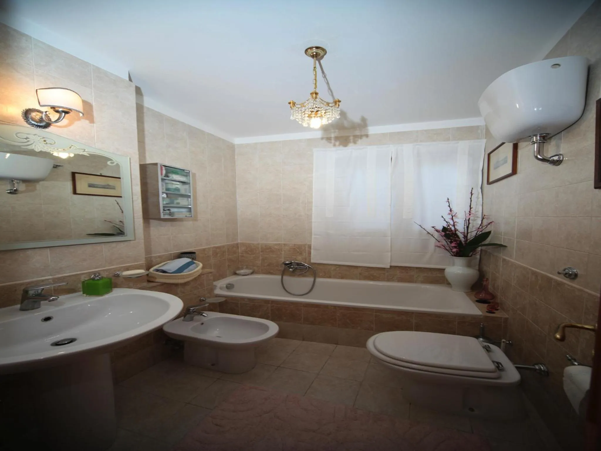 People in Napoli Porta Di Mare