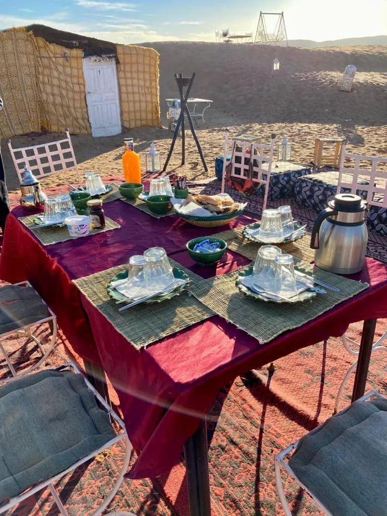 Restaurant/places to eat in Tinfou desert camp