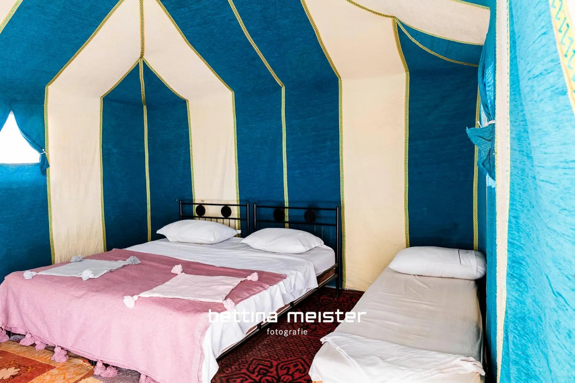 Bed in Tinfou desert camp