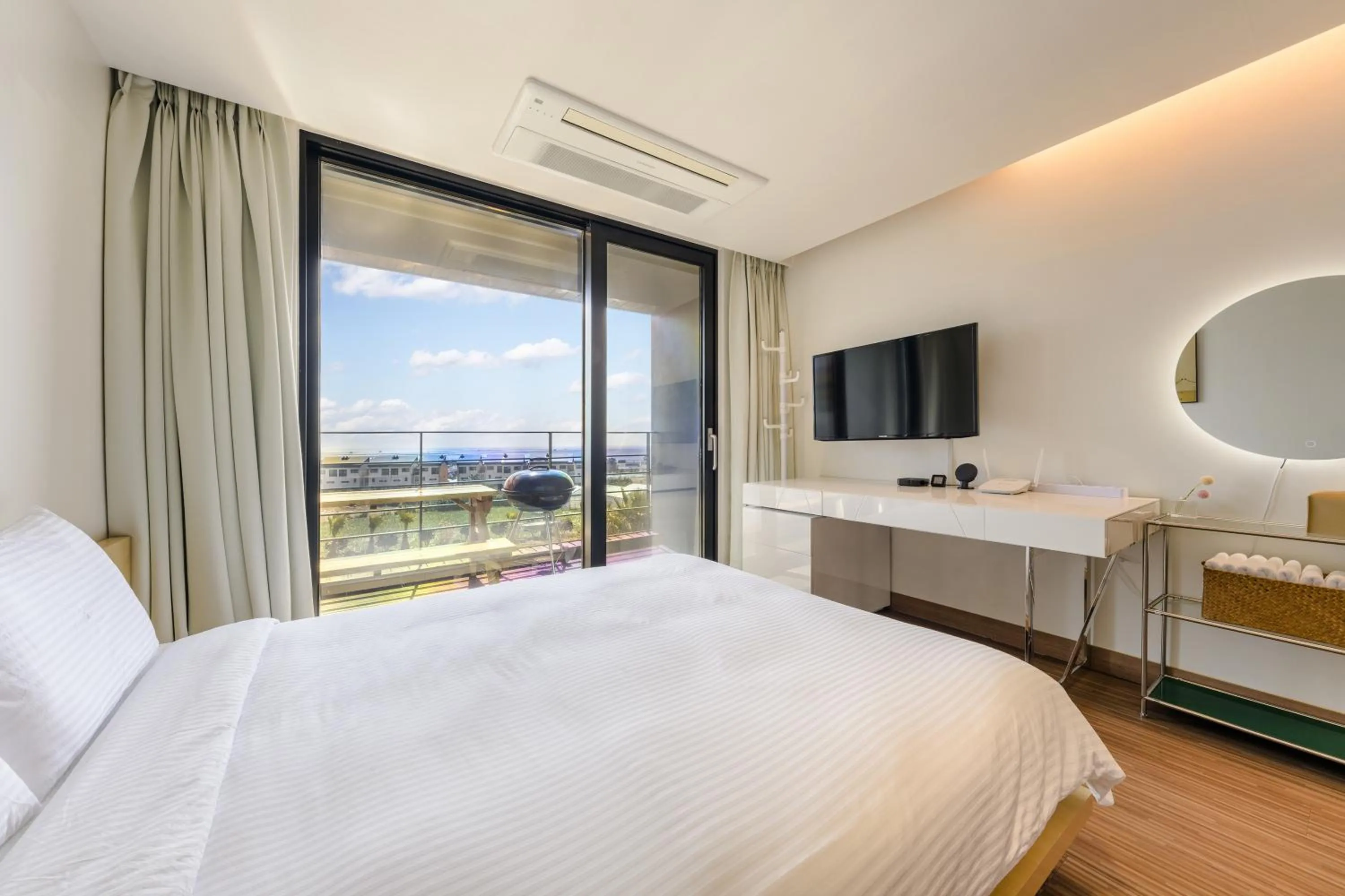 Sea view, Bed in IRO Jeju