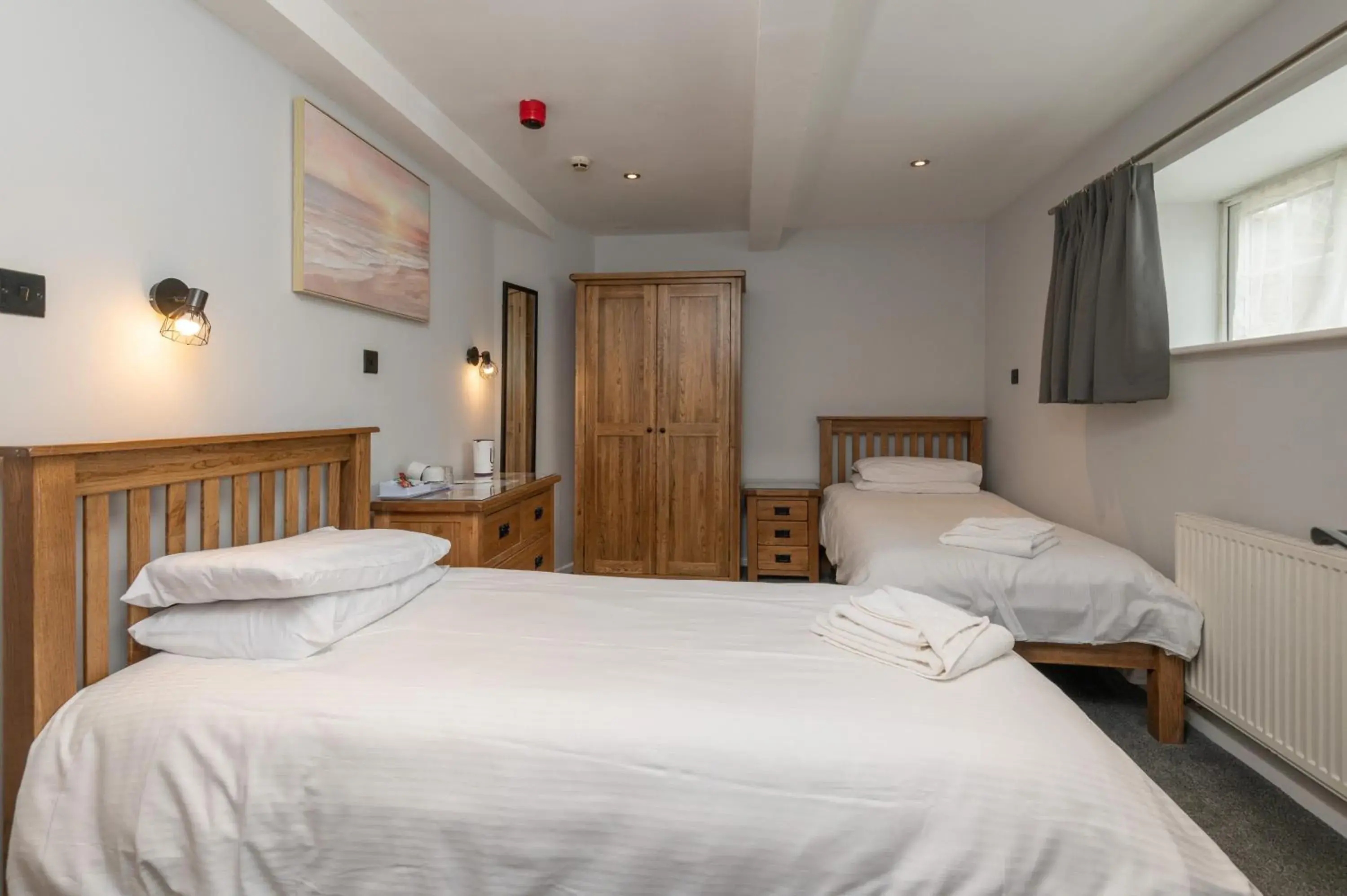 Twin Room in Ascot Grange Hotel - Voujon Resturant Twin Room in Ascot Grange Hotel - Voujon Resturant