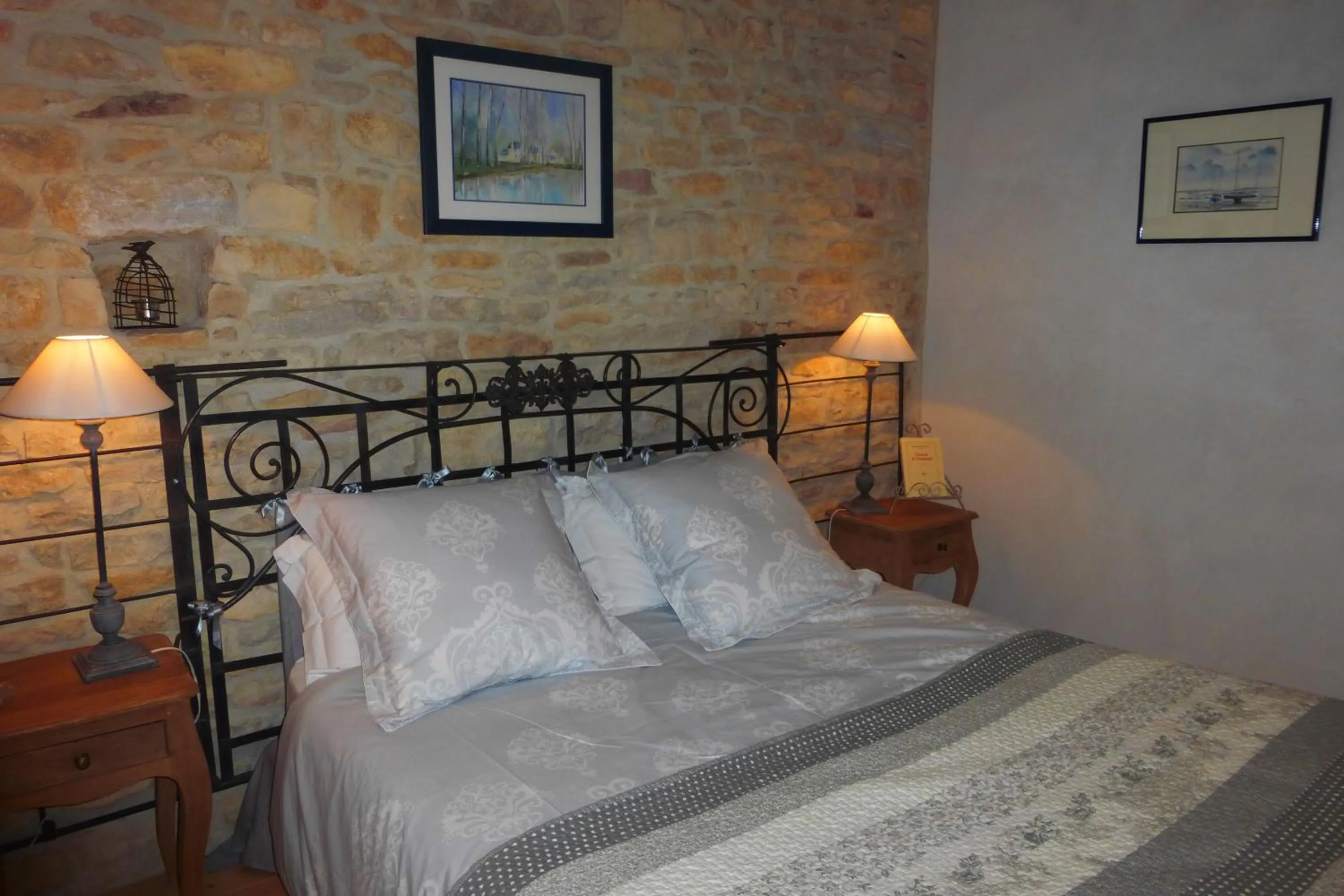 Bed in Chambres d'hôtes Béred Vuillemin