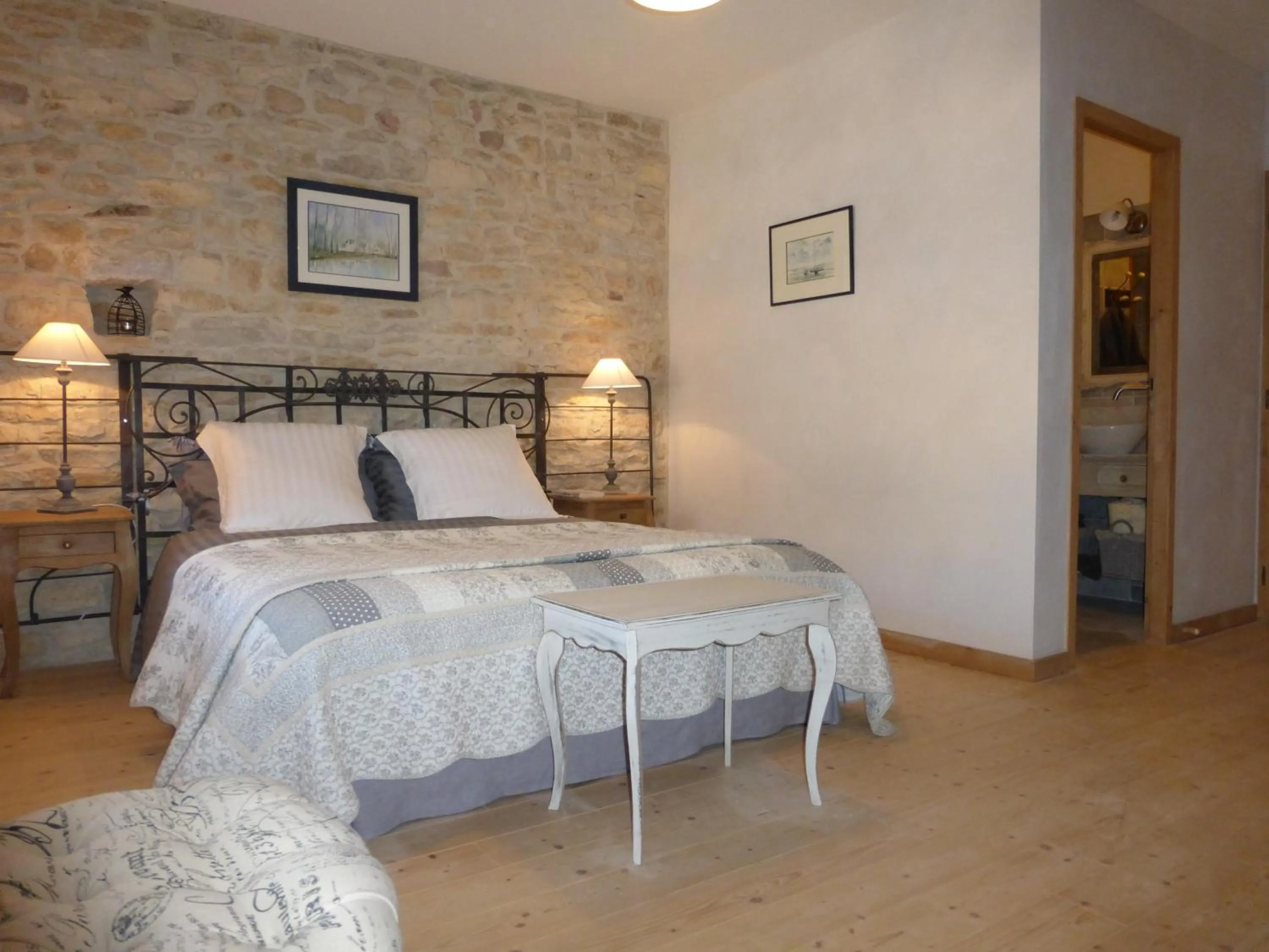 Bed in Chambres d'hôtes Béred Vuillemin