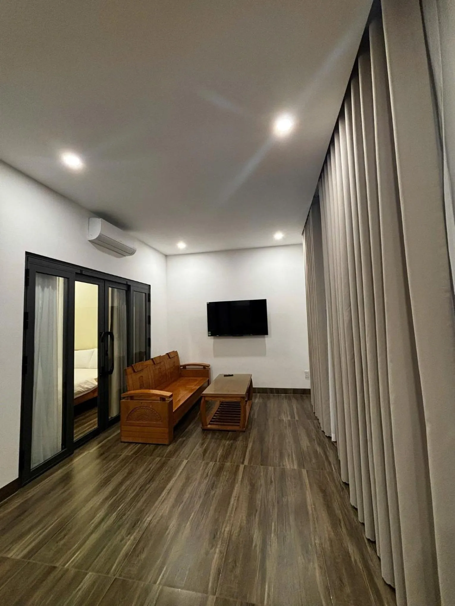 TV and multimedia in Hoàng Đô Hotel