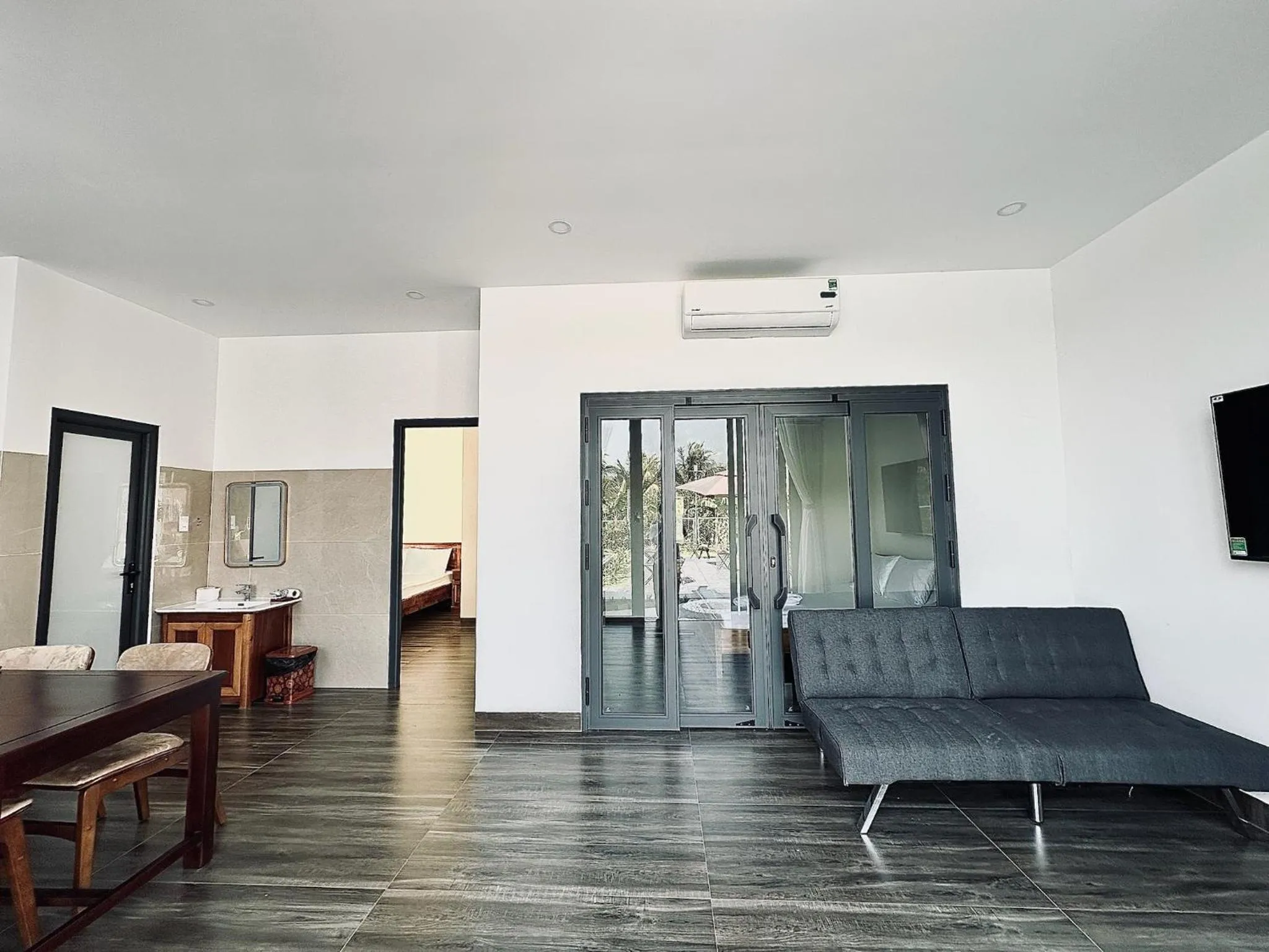 TV and multimedia in Hoàng Đô Hotel