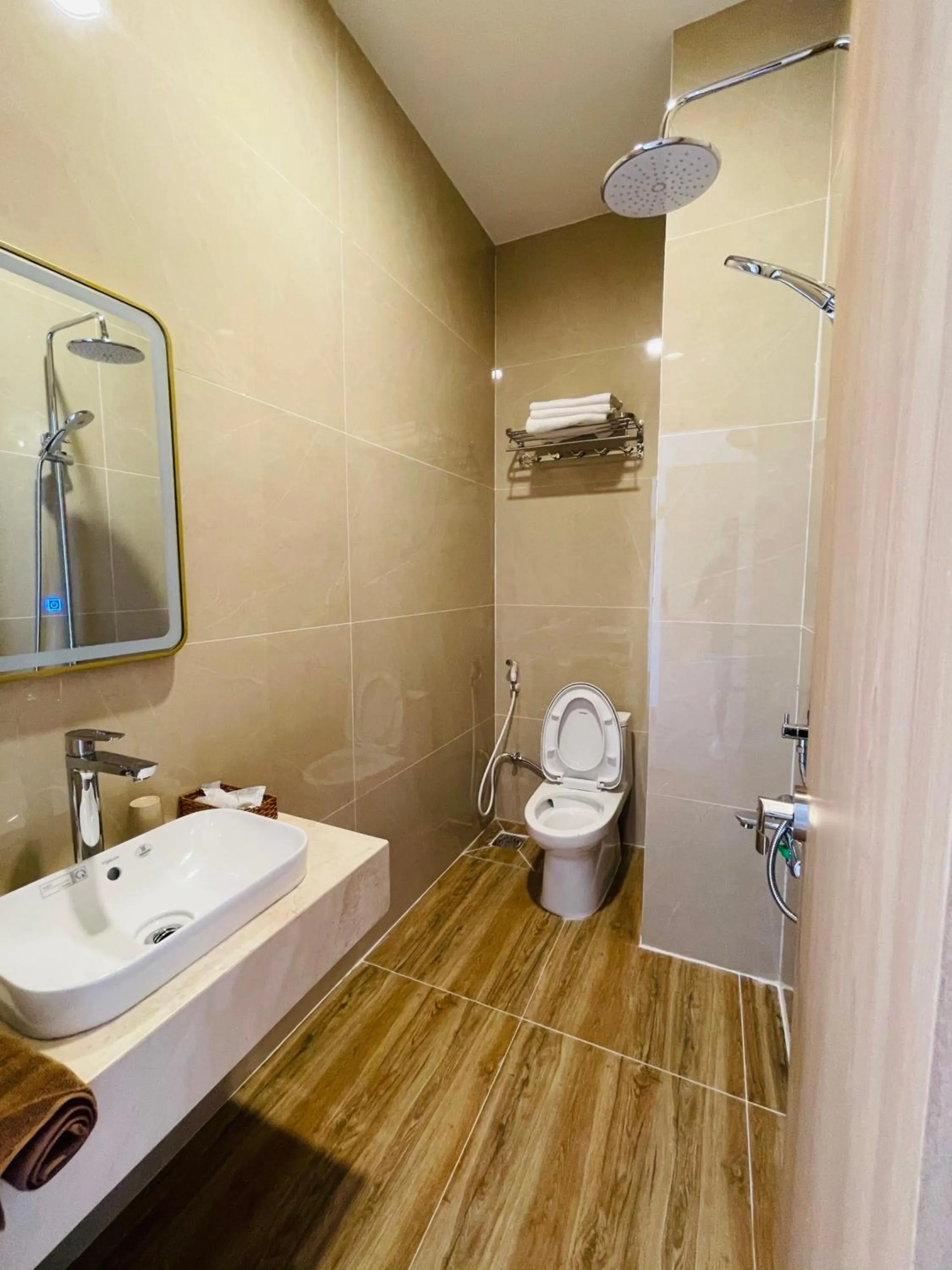 Bathroom in Hoàng Đô Hotel