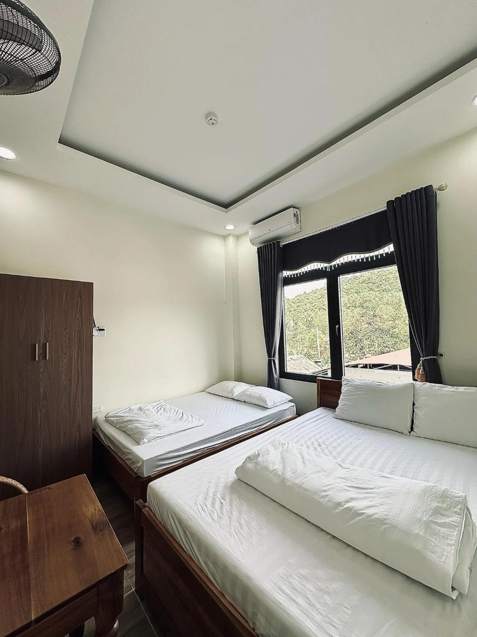 Photo of the whole room, Bed in Hoàng Đô Hotel