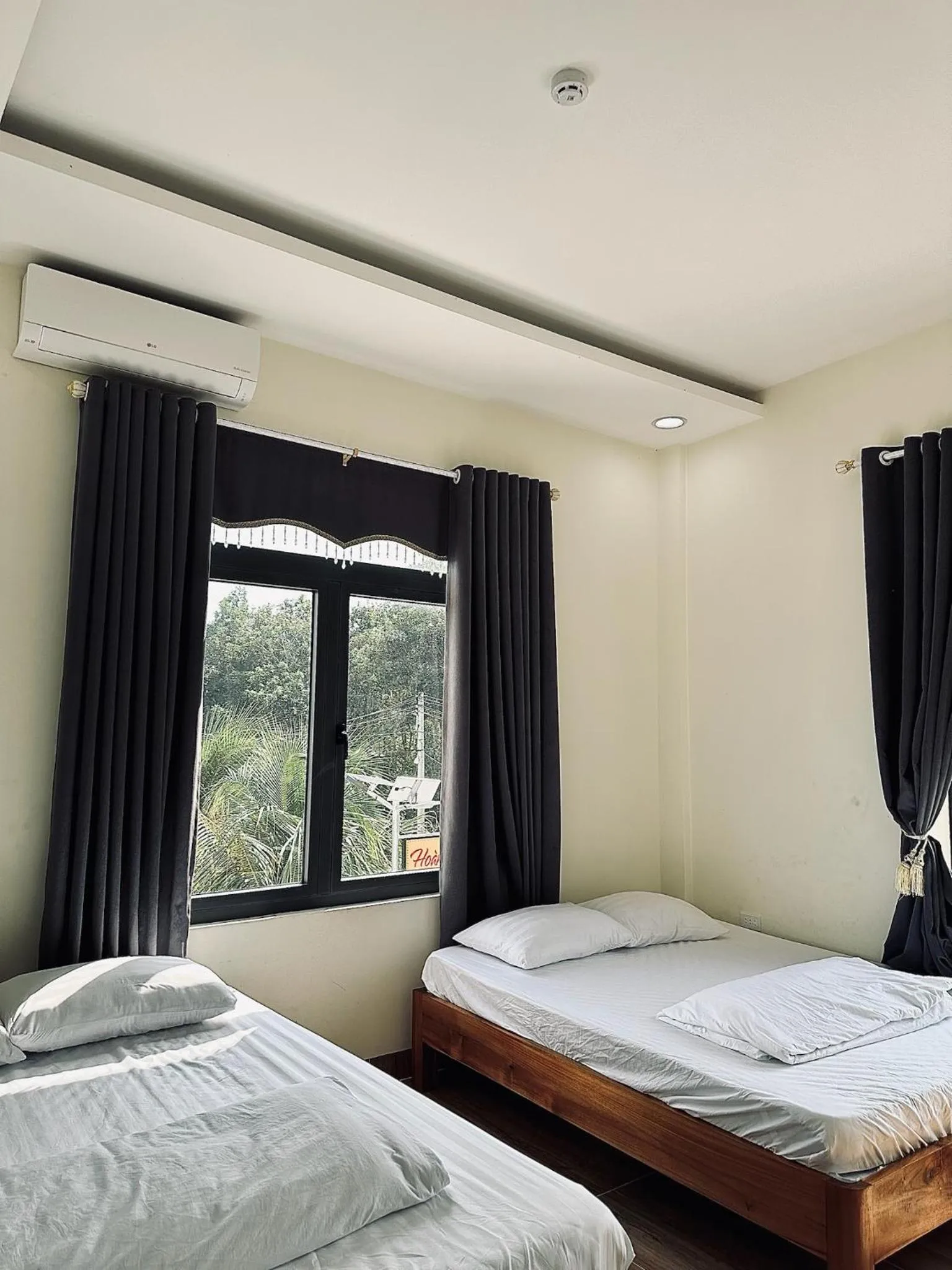 Photo of the whole room, Bed in Hoàng Đô Hotel