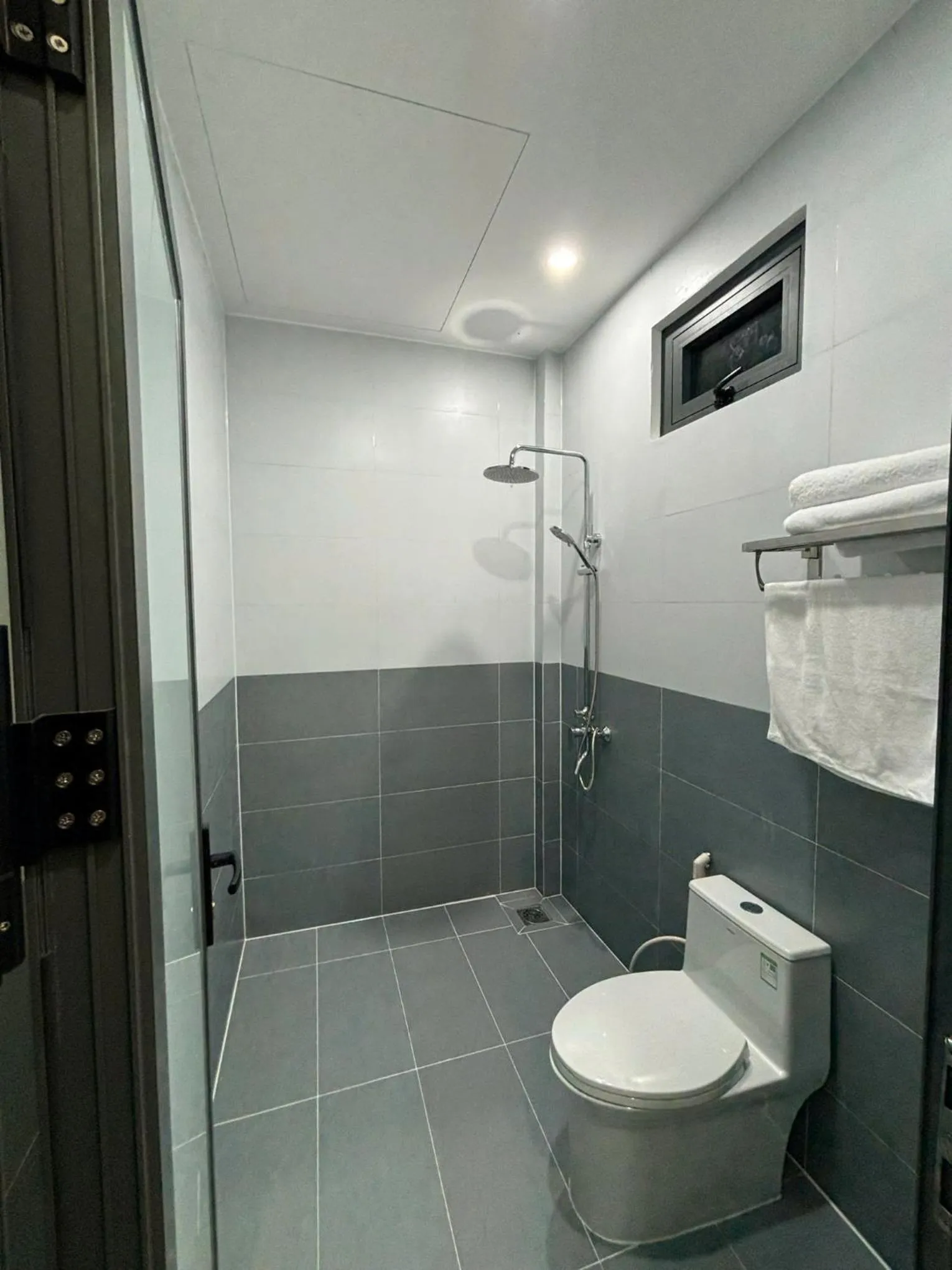 Shower in Hoàng Đô Hotel