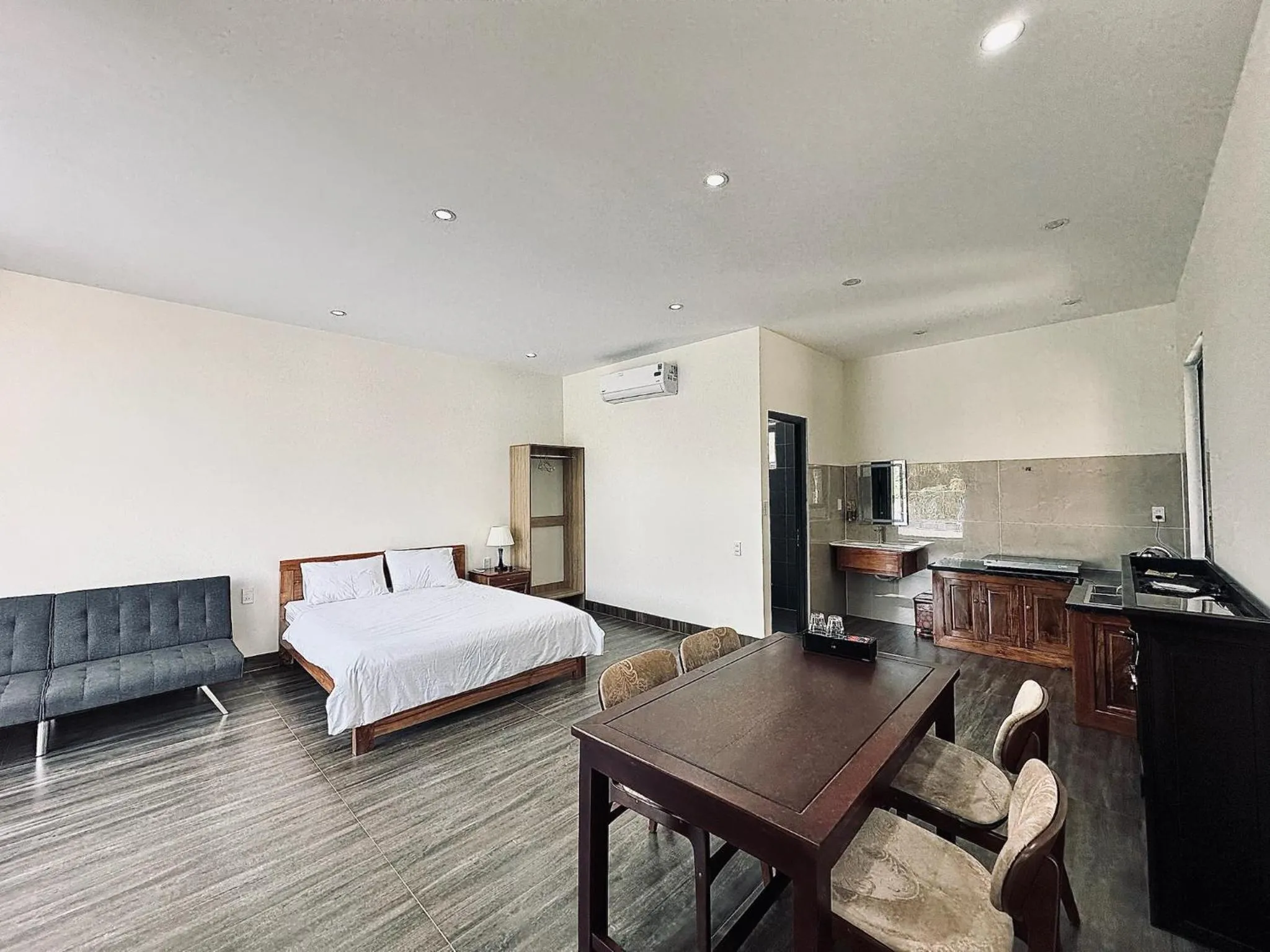 Bedroom, Bed in Hoàng Đô Hotel