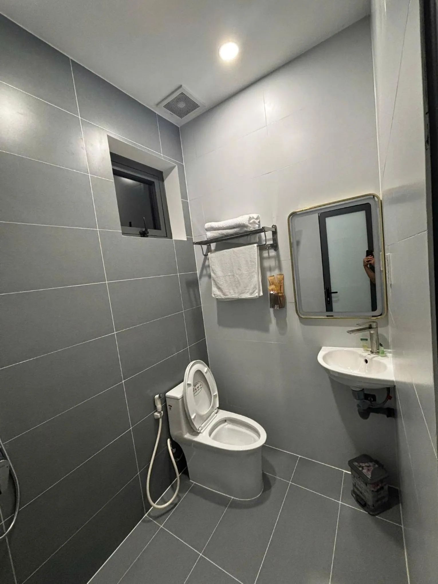 Toilet in Hoàng Đô Hotel