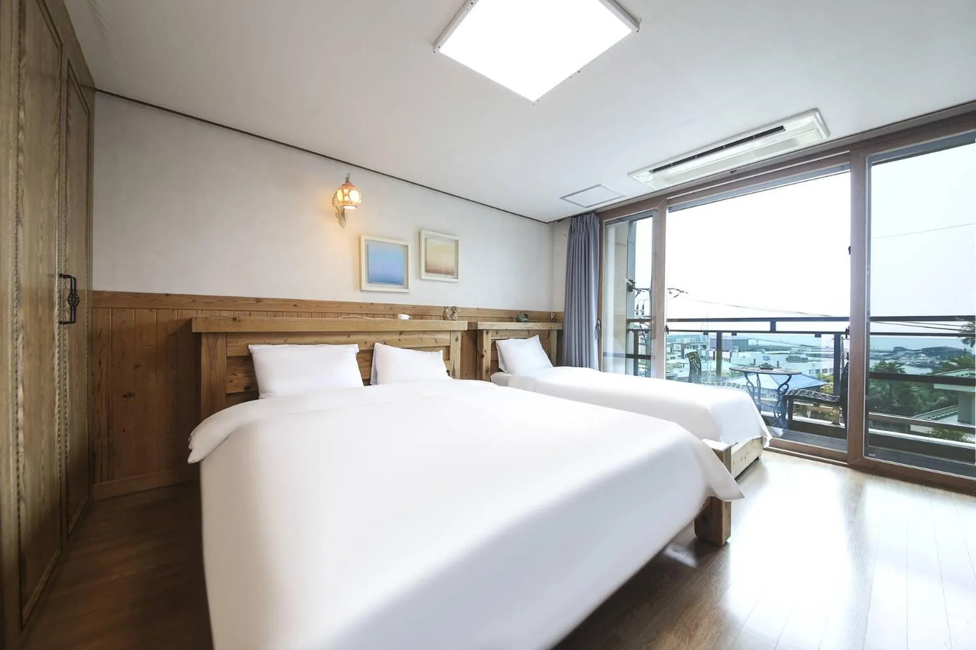 Bed in Cheonjiyeon Hotel