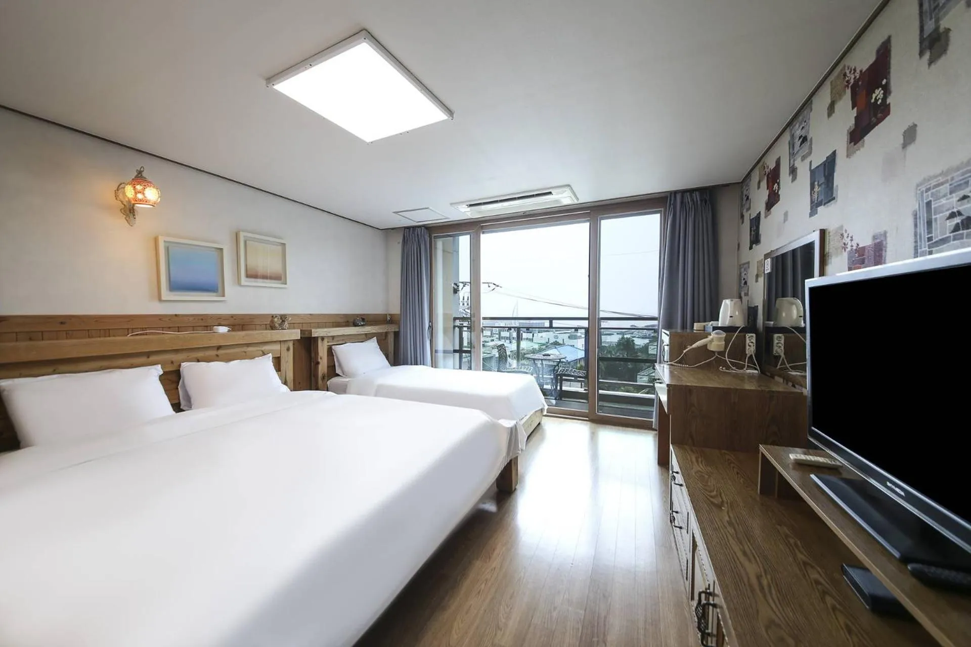 Bed in Cheonjiyeon Hotel