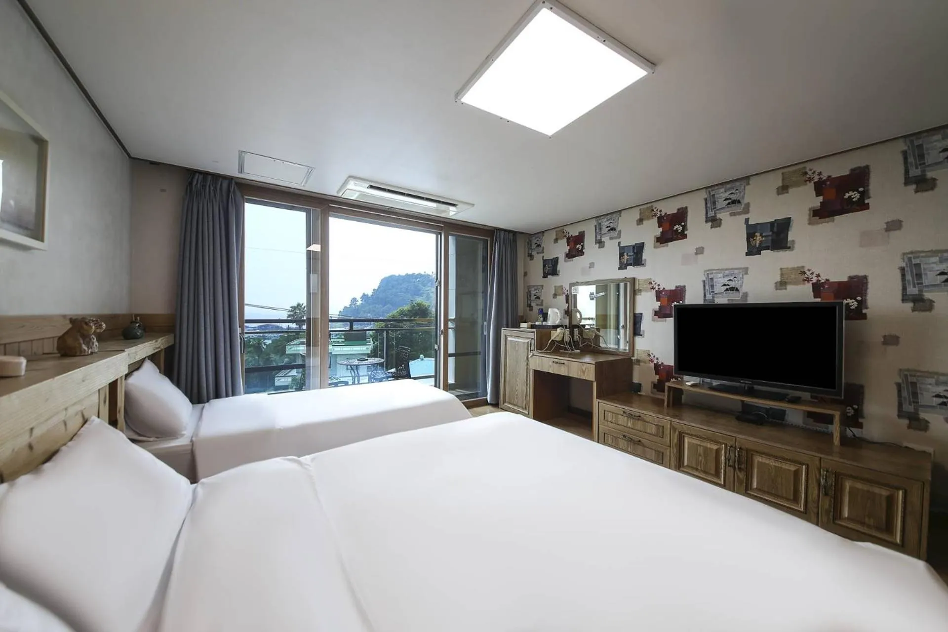 Bed in Cheonjiyeon Hotel