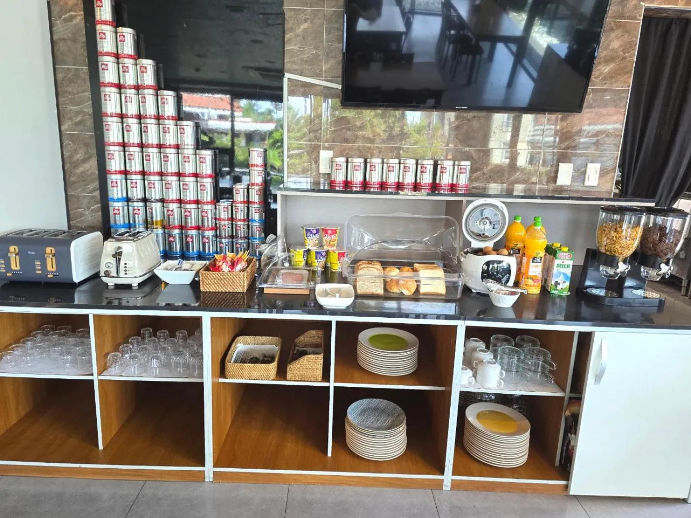 Food and drinks in Cheonjiyeon Hotel