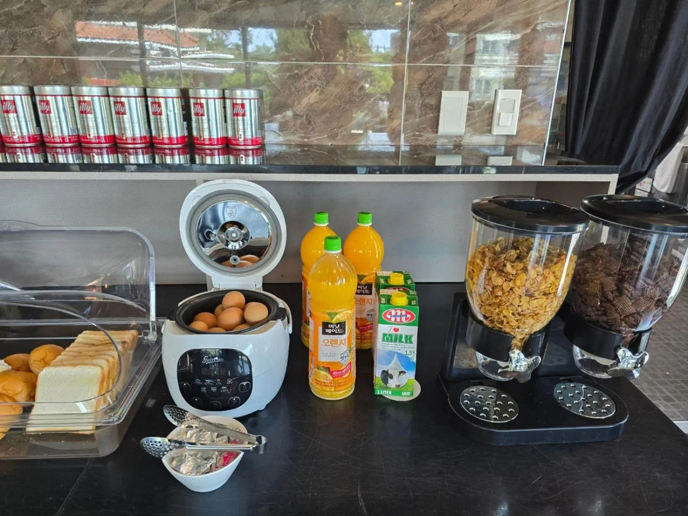 Food and drinks in Cheonjiyeon Hotel