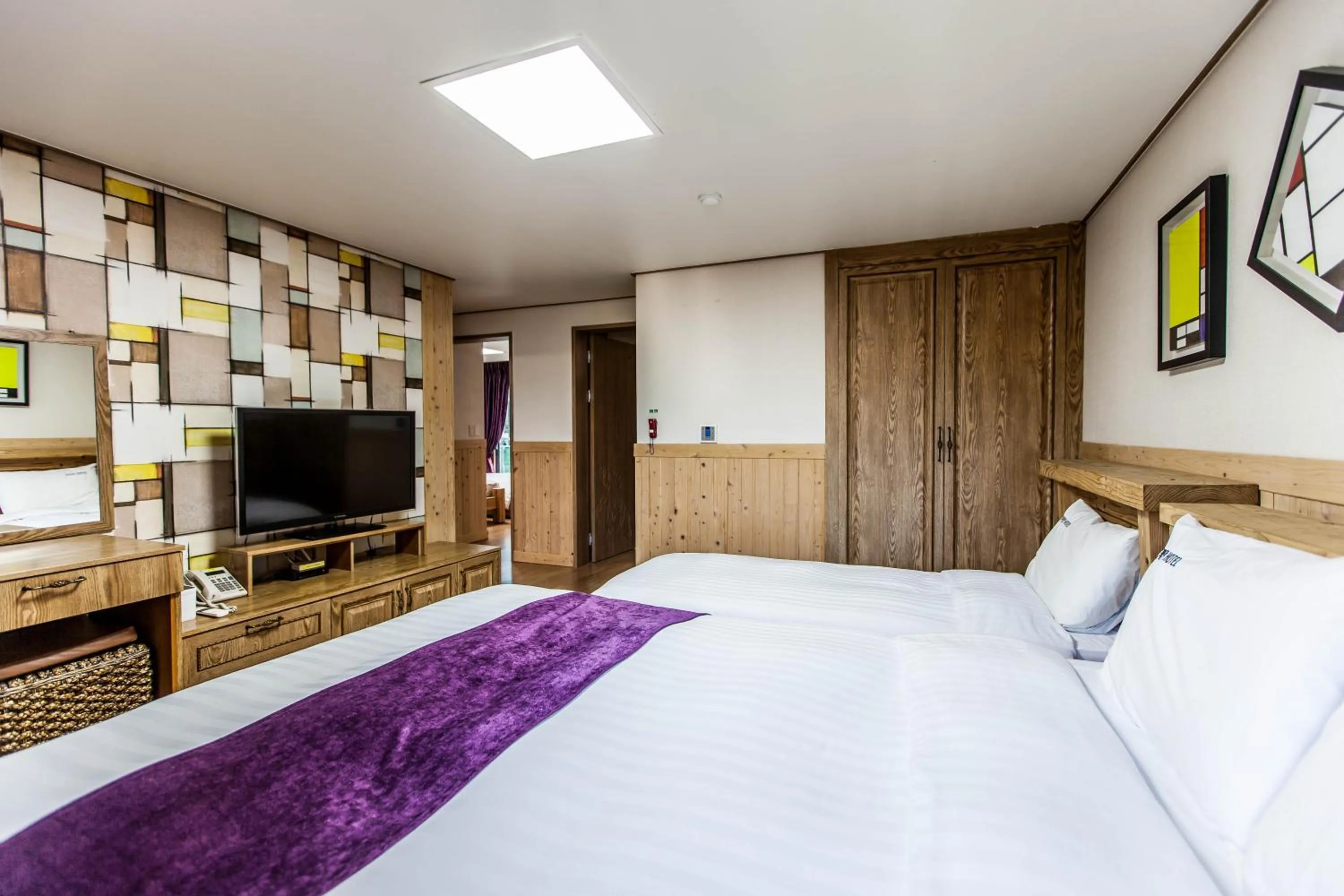 Bed in Cheonjiyeon Hotel