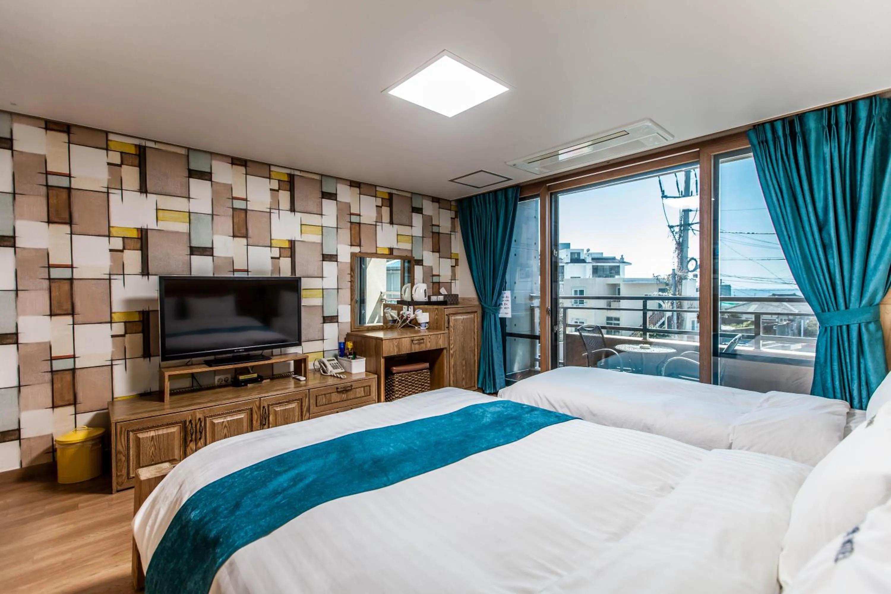 Bed in Cheonjiyeon Hotel