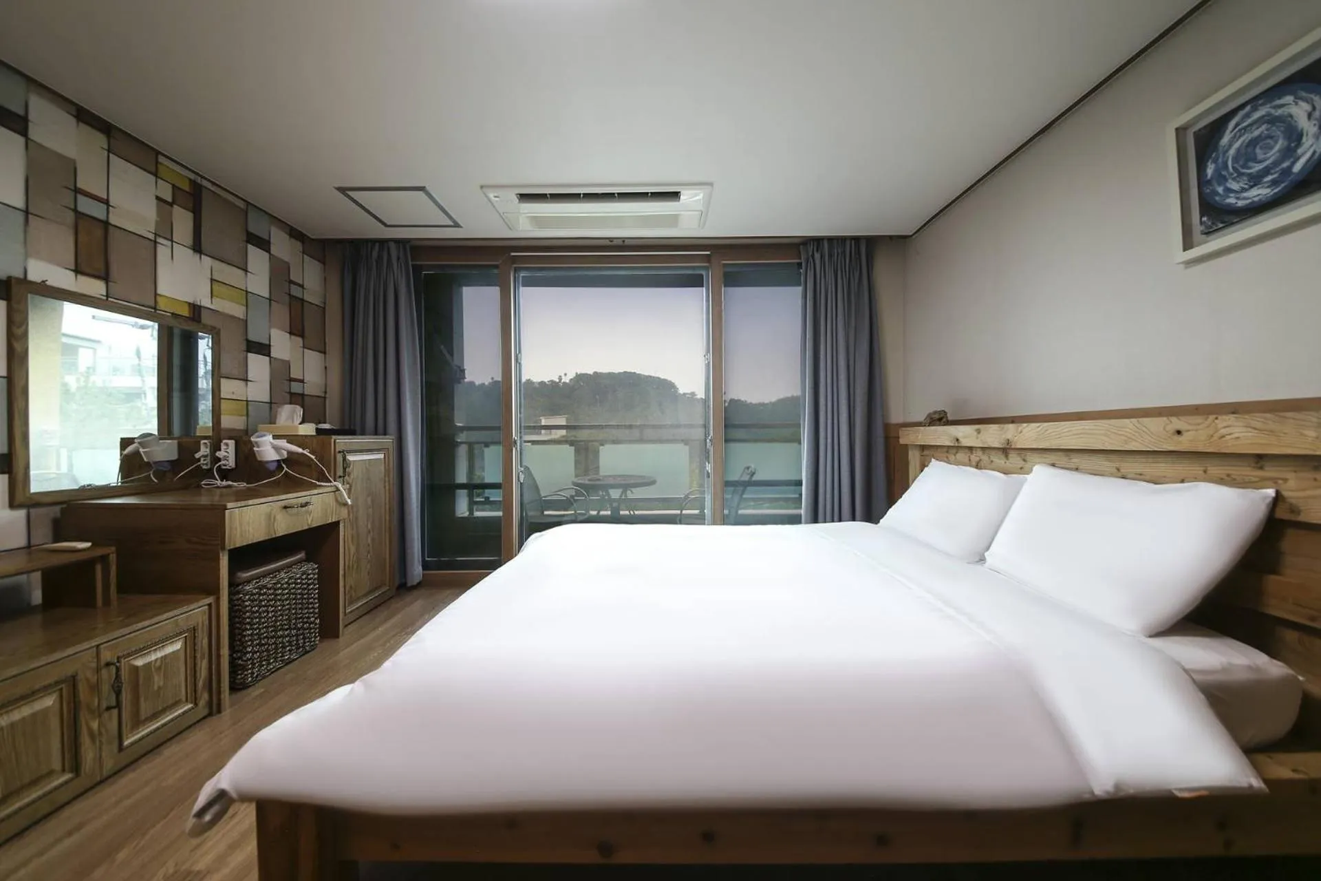 Bed in Cheonjiyeon Hotel