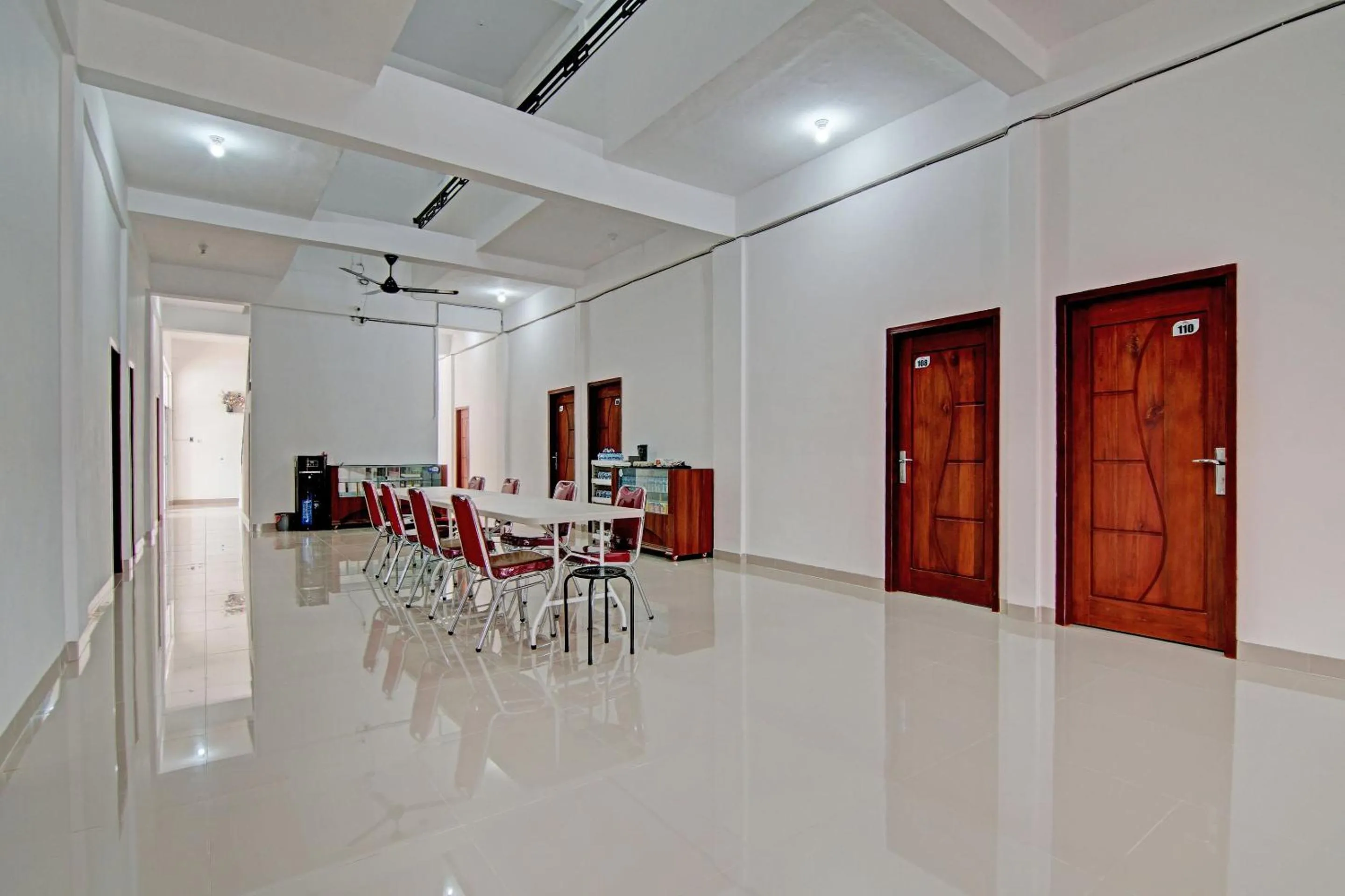 Lobby or reception in Hotel O Penginapan Sarinah SyariahNearRM Beringin Indah