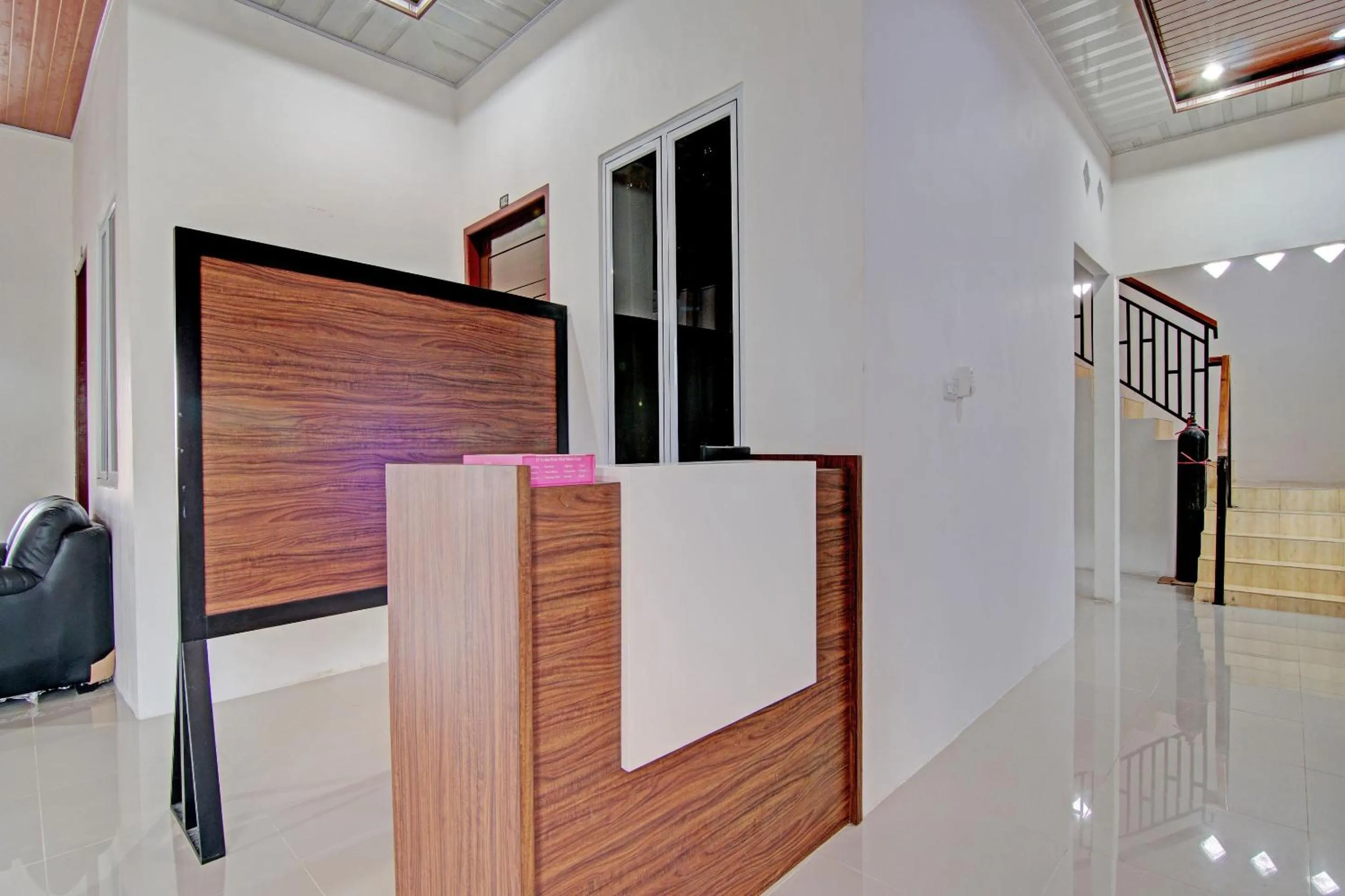 Lobby or reception in Hotel O Penginapan Sarinah SyariahNearRM Beringin Indah