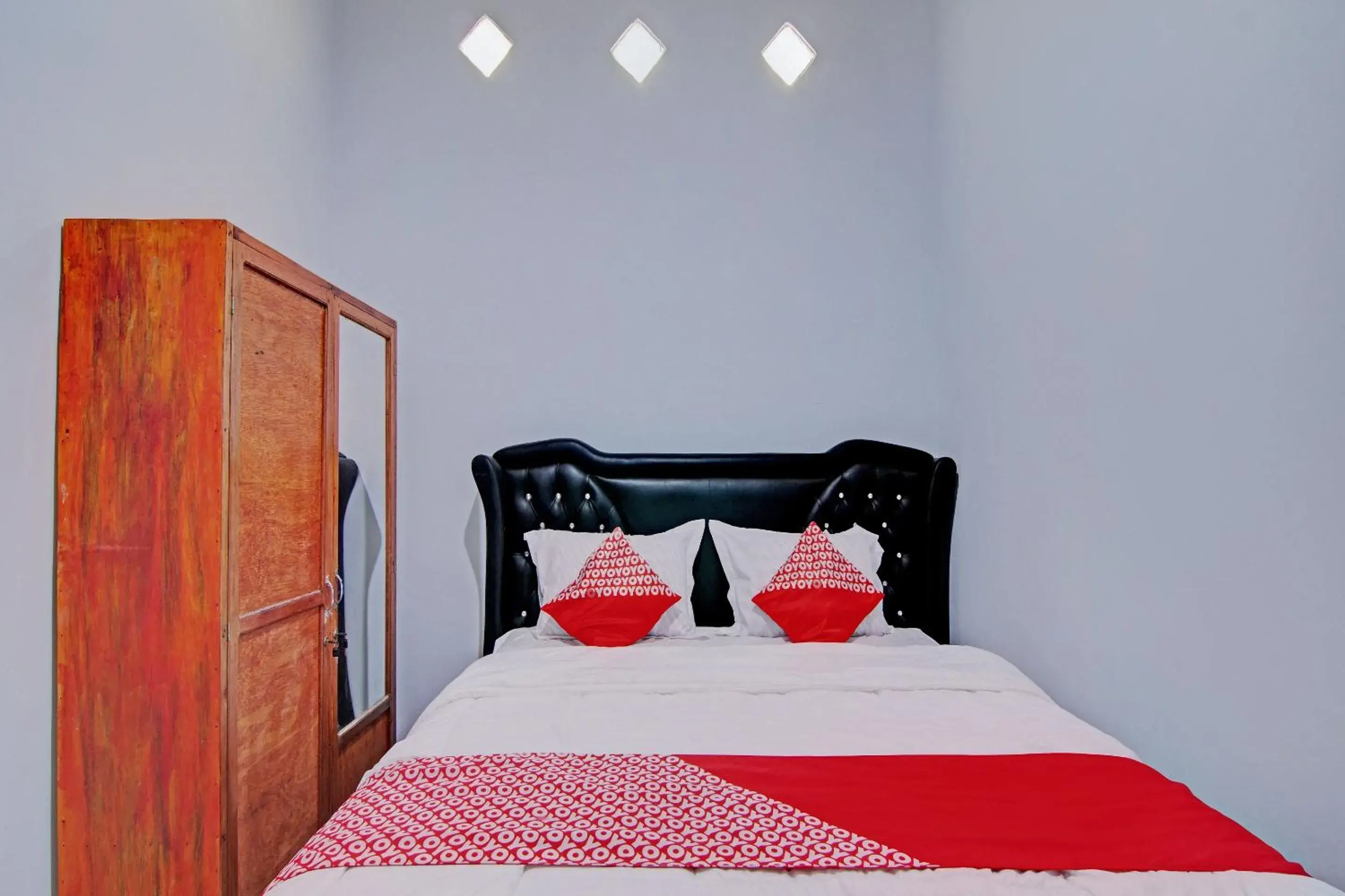 Bedroom, Bed in Hotel O Penginapan Sarinah SyariahNearRM Beringin Indah Bedroom, Bed in Hotel O Penginapan Sarinah SyariahNearRM Beringin Indah