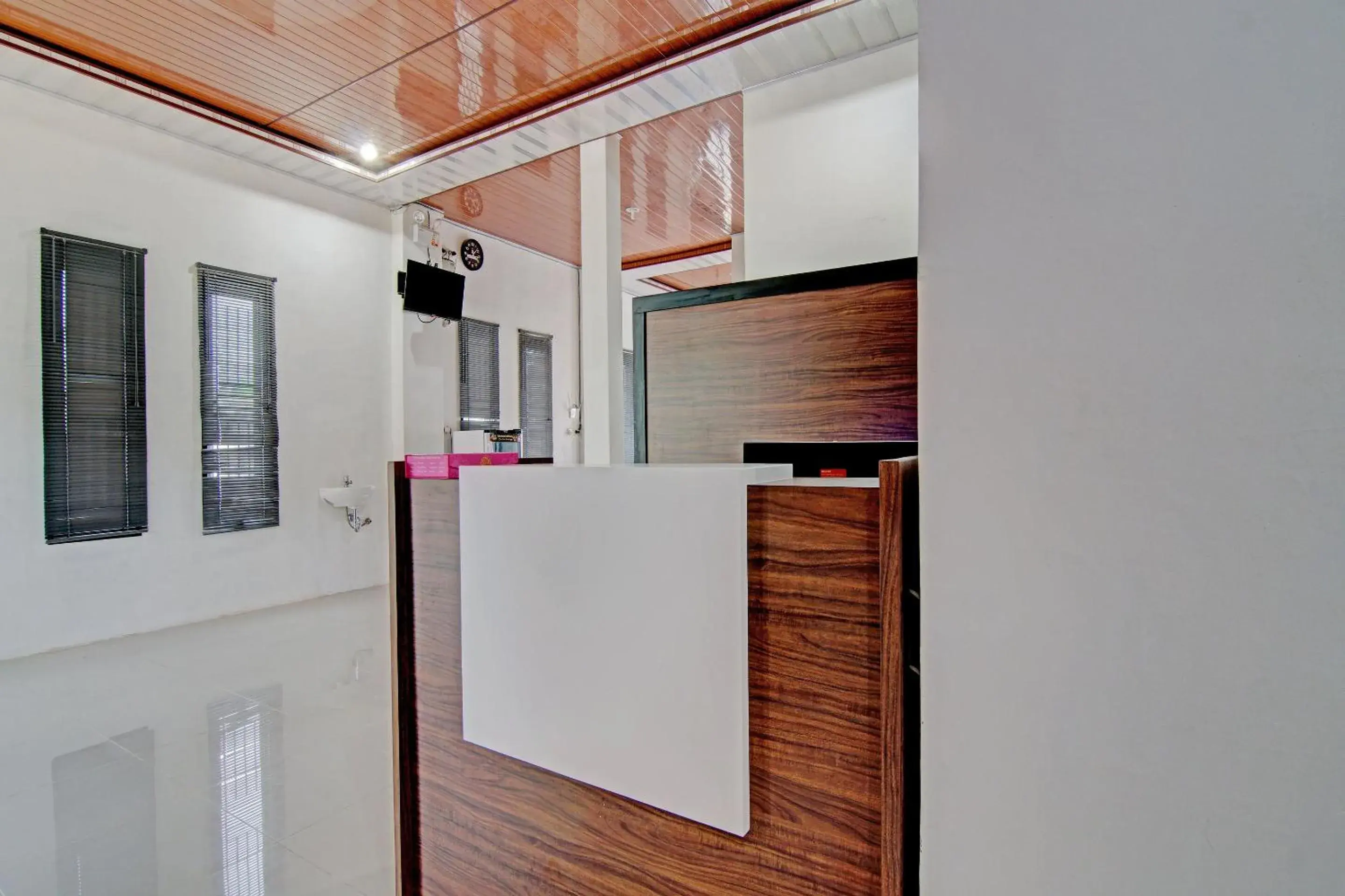 Lobby or reception in Hotel O Penginapan Sarinah SyariahNearRM Beringin Indah Lobby or reception in Hotel O Penginapan Sarinah SyariahNearRM Beringin Indah