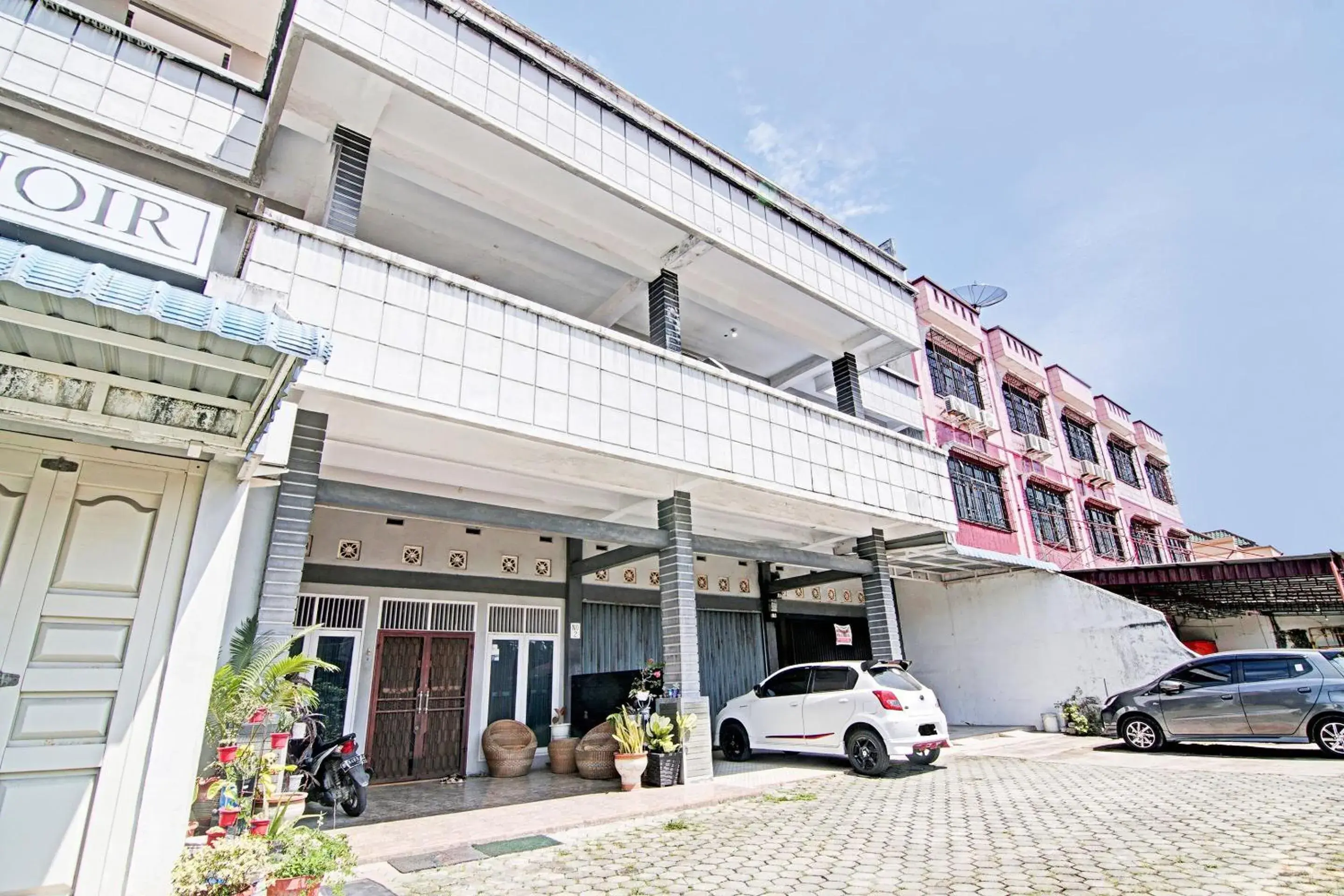 Facade/entrance in Hotel O Wisma Jaya SyariahNearRM Beringin Indah Facade/entrance in Hotel O Wisma Jaya SyariahNearRM Beringin Indah