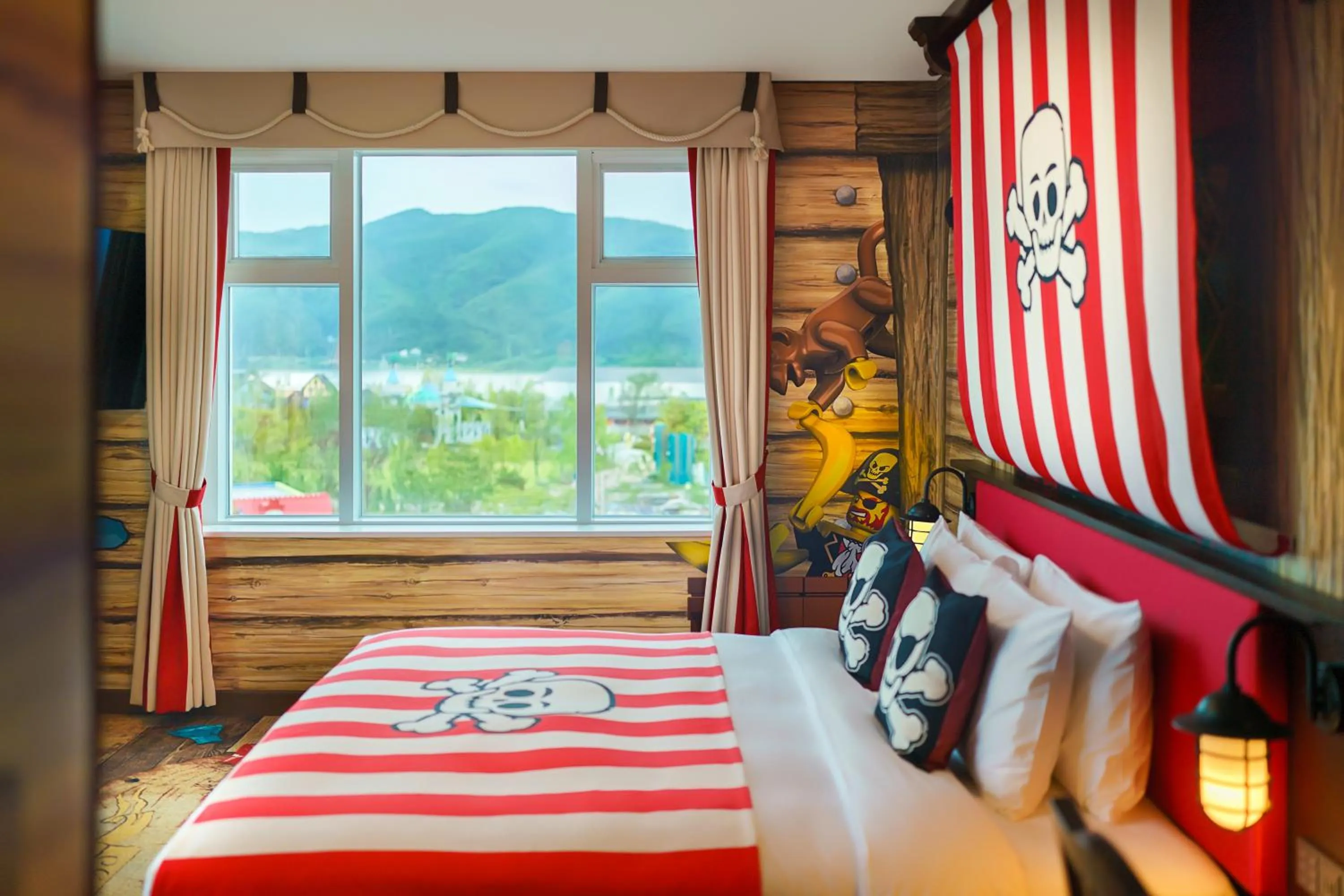 Bed in LEGOLAND Korea Resort Hotel