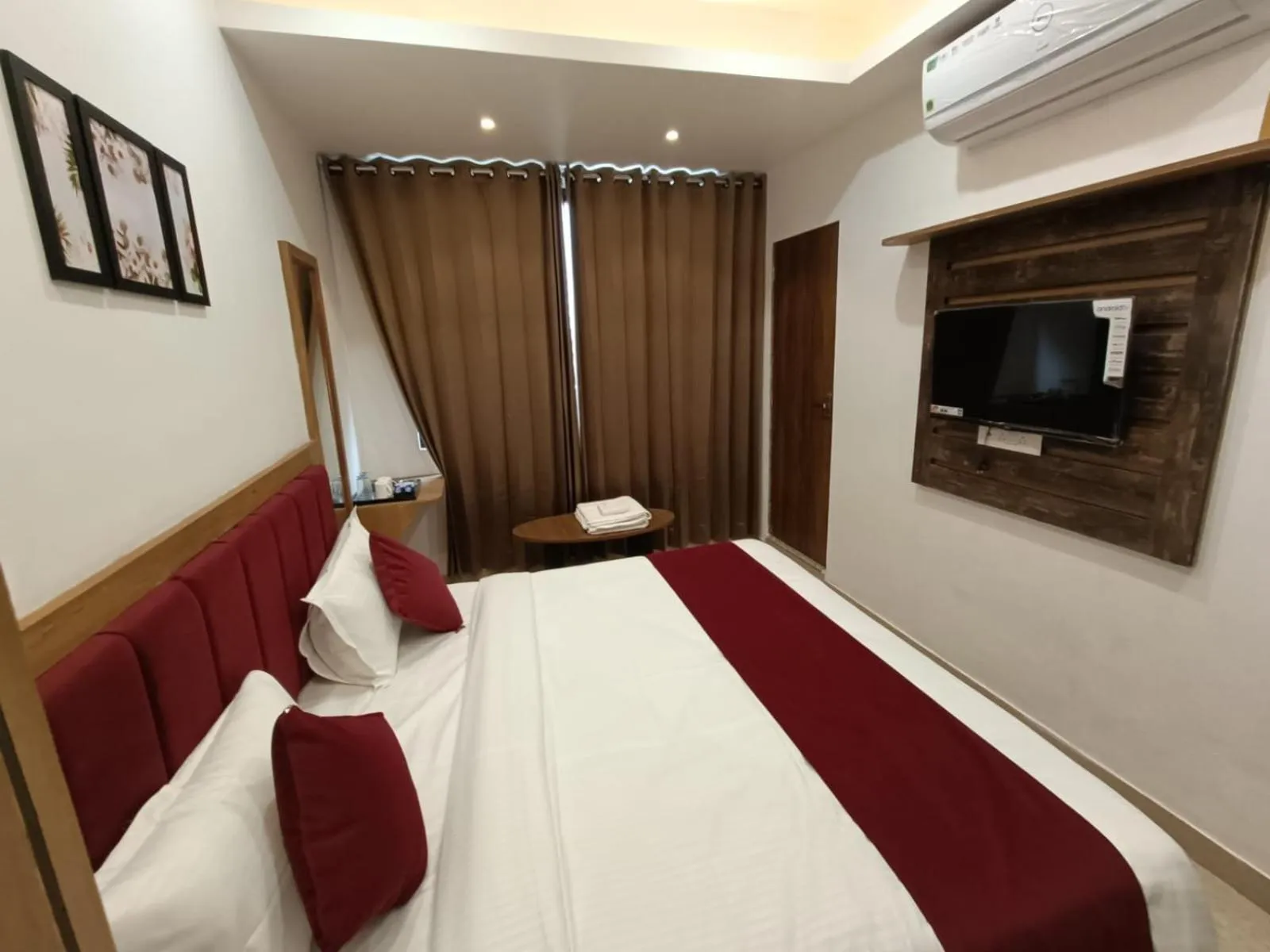 Bedroom in Hotel Raas Inn, New Hotel