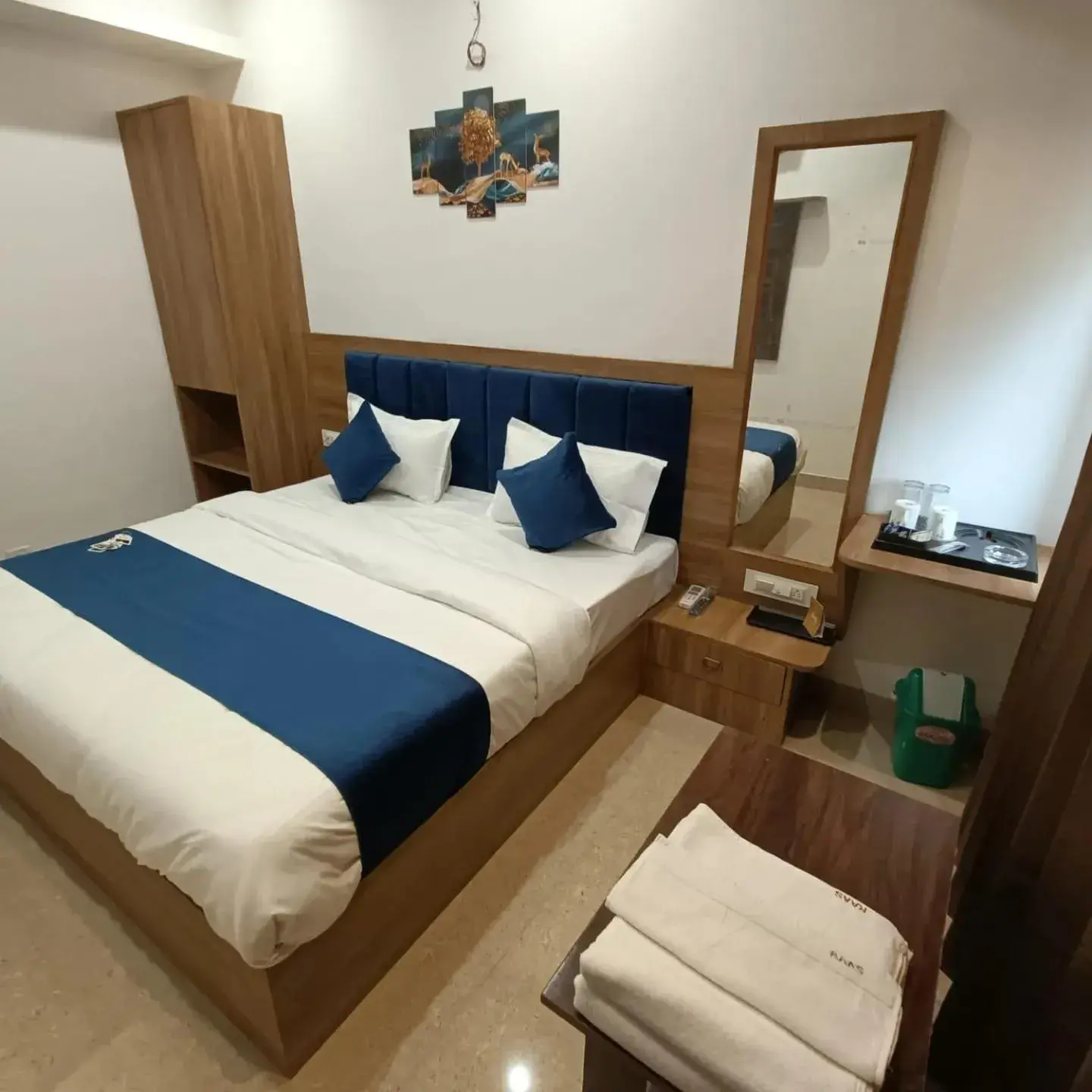 Bedroom in Hotel Raas Inn, New Hotel Bedroom in Hotel Raas Inn, New Hotel