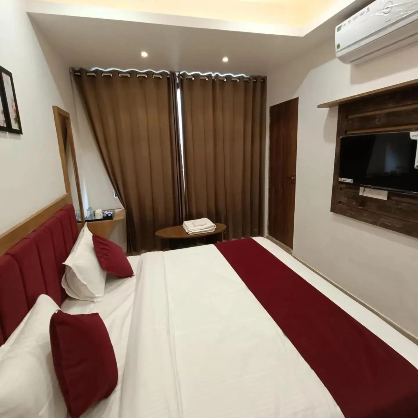 Bedroom in Hotel Raas Inn, New Hotel