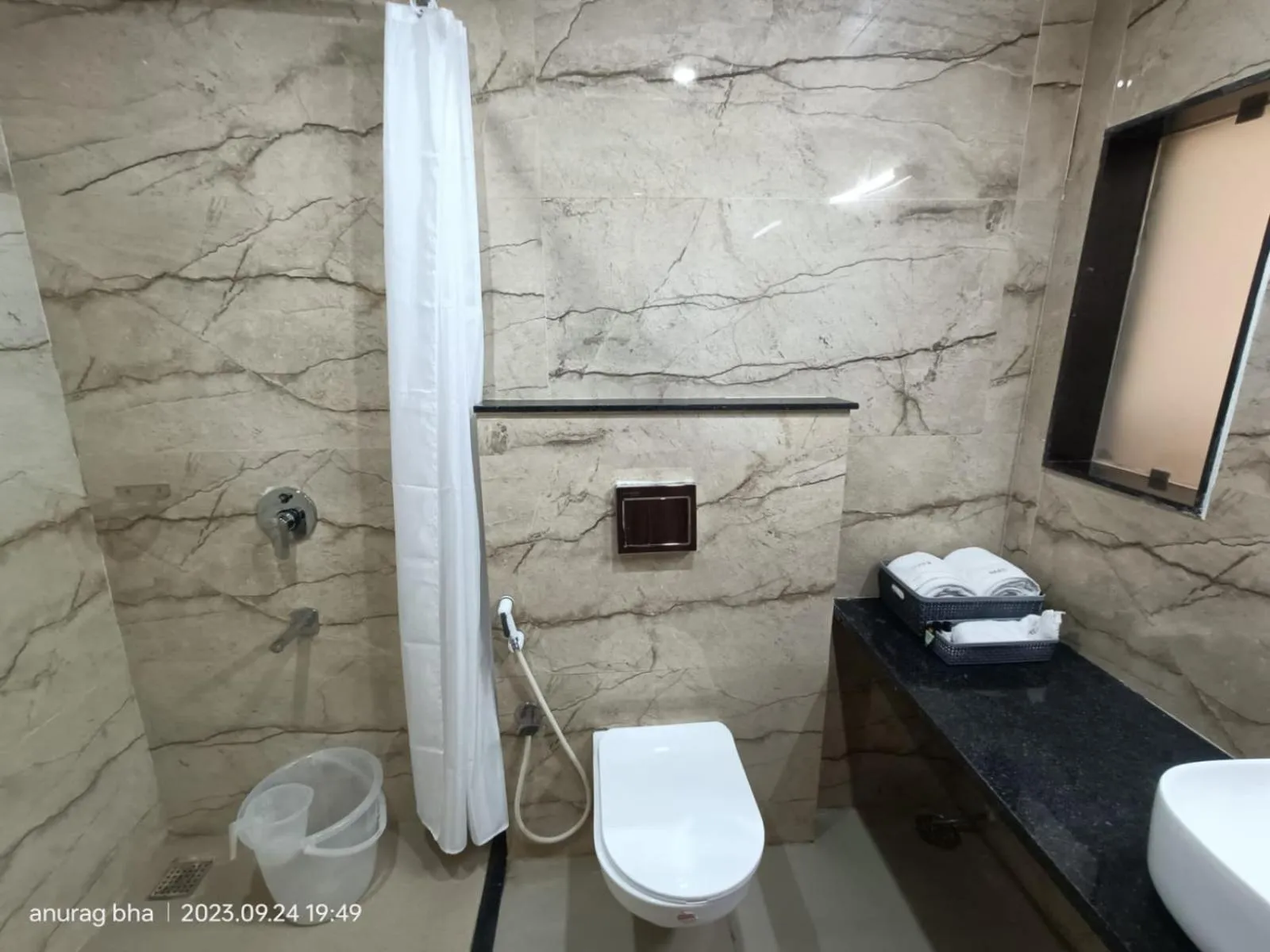 Bathroom in Hotel Raas Inn, New Hotel