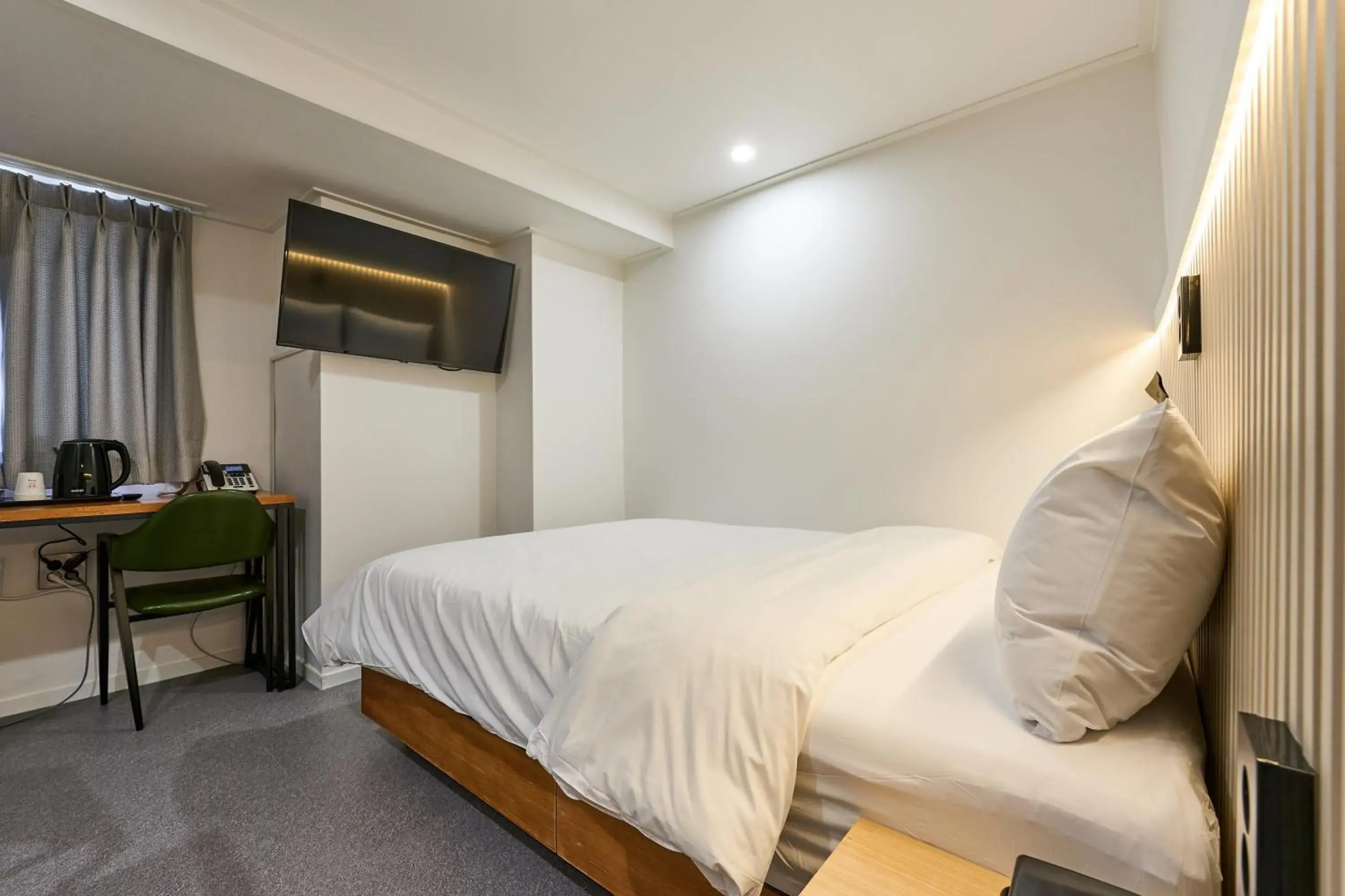 Bed in Hotel Chloe Bed in Hotel Chloe