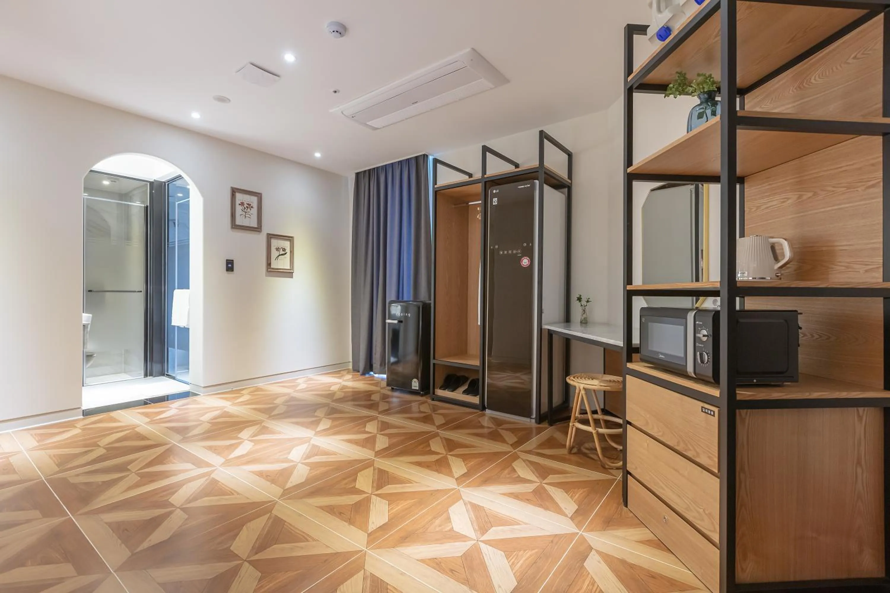 wardrobe in NOMAD HOTEL