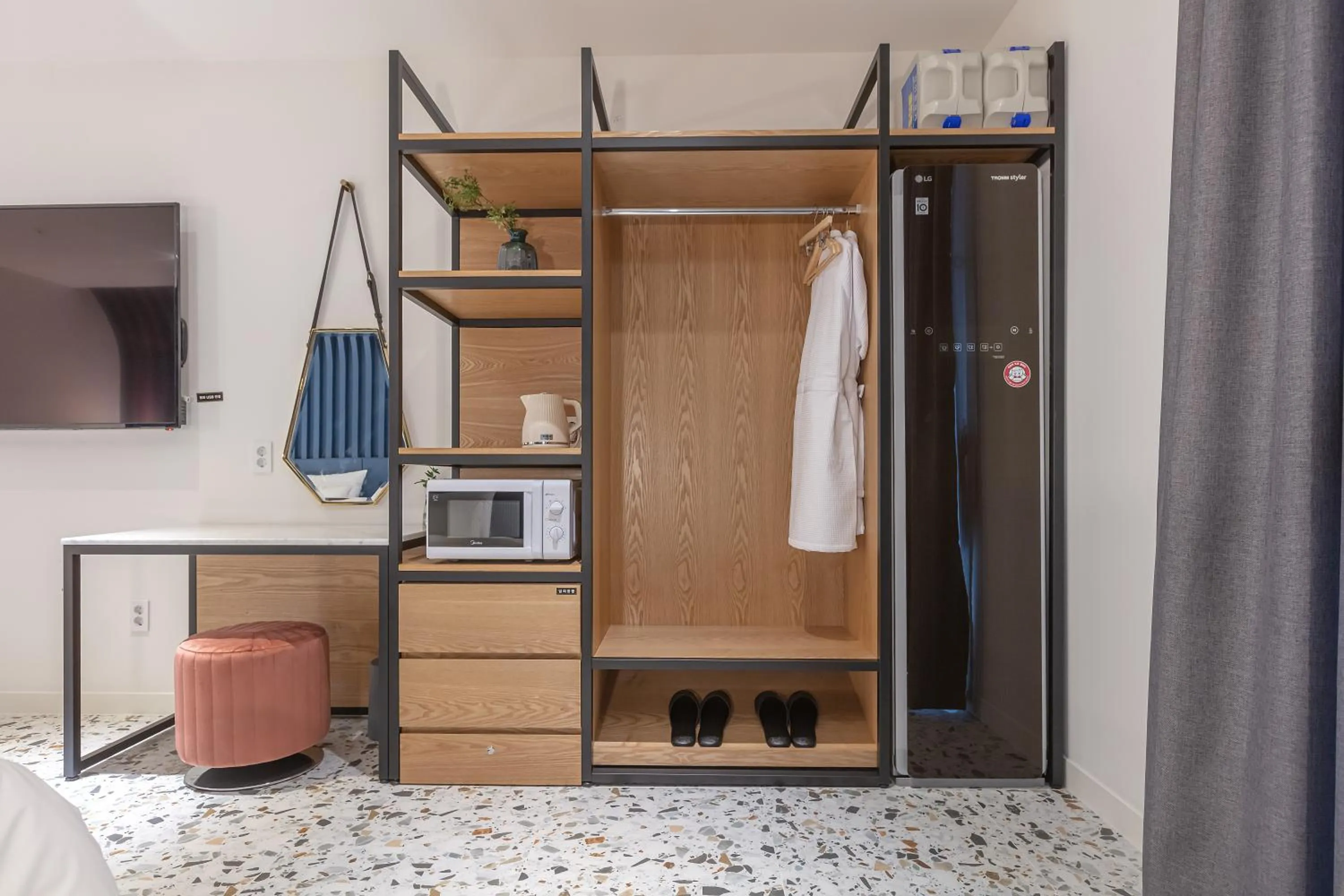 wardrobe in NOMAD HOTEL