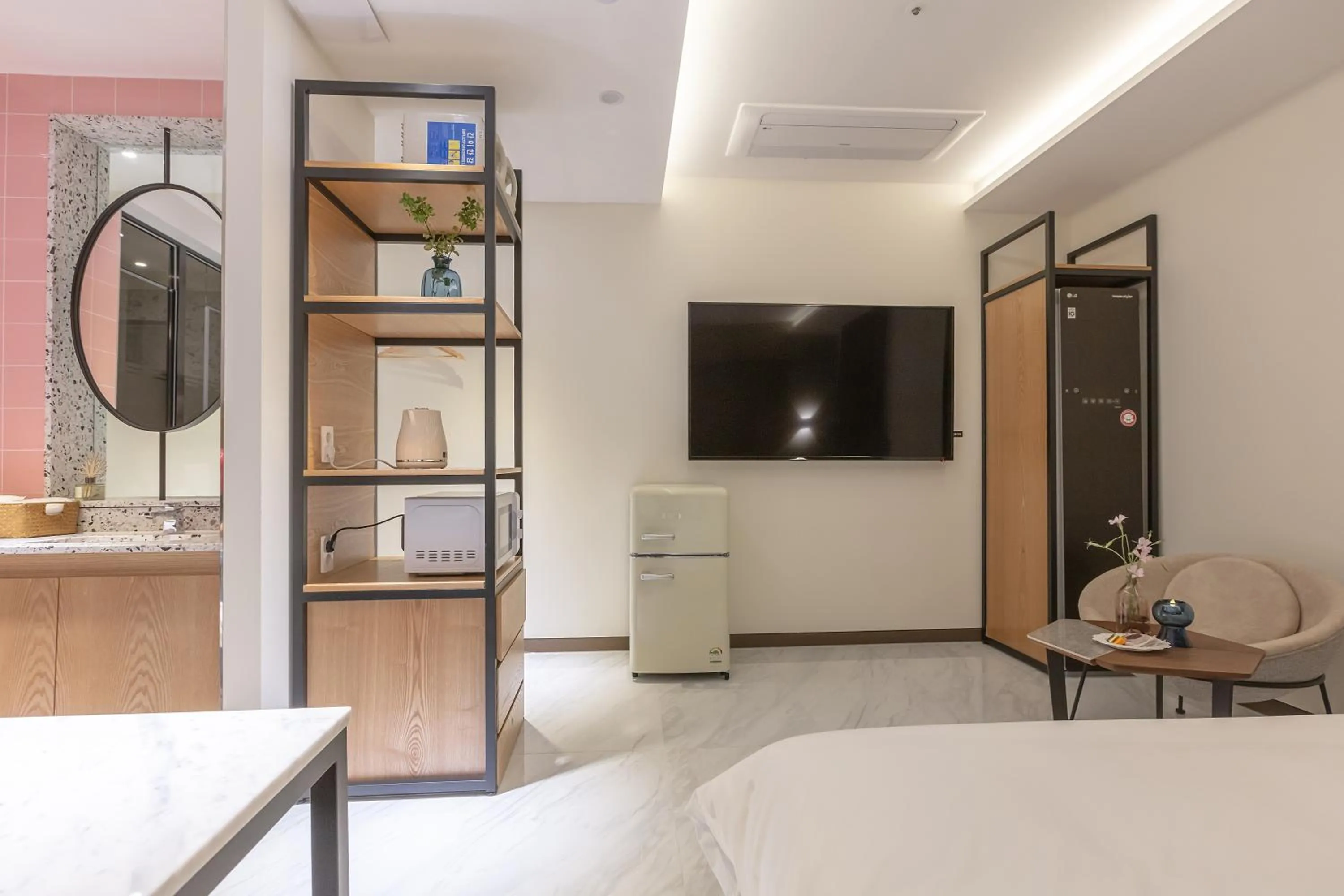 Photo of the whole room in NOMAD HOTEL