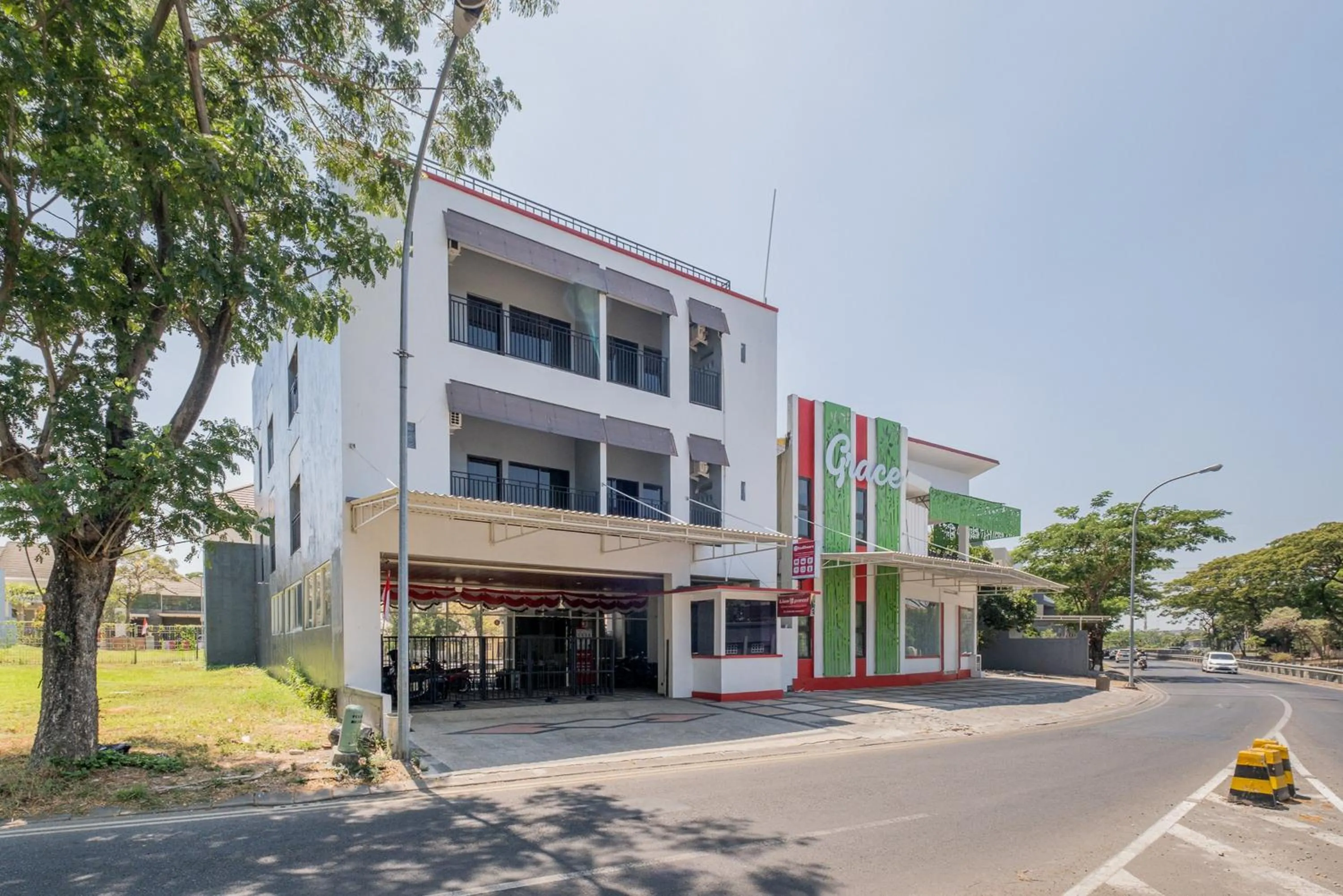 Property building in RedDoorz Plus @ Grace Residence Surabaya